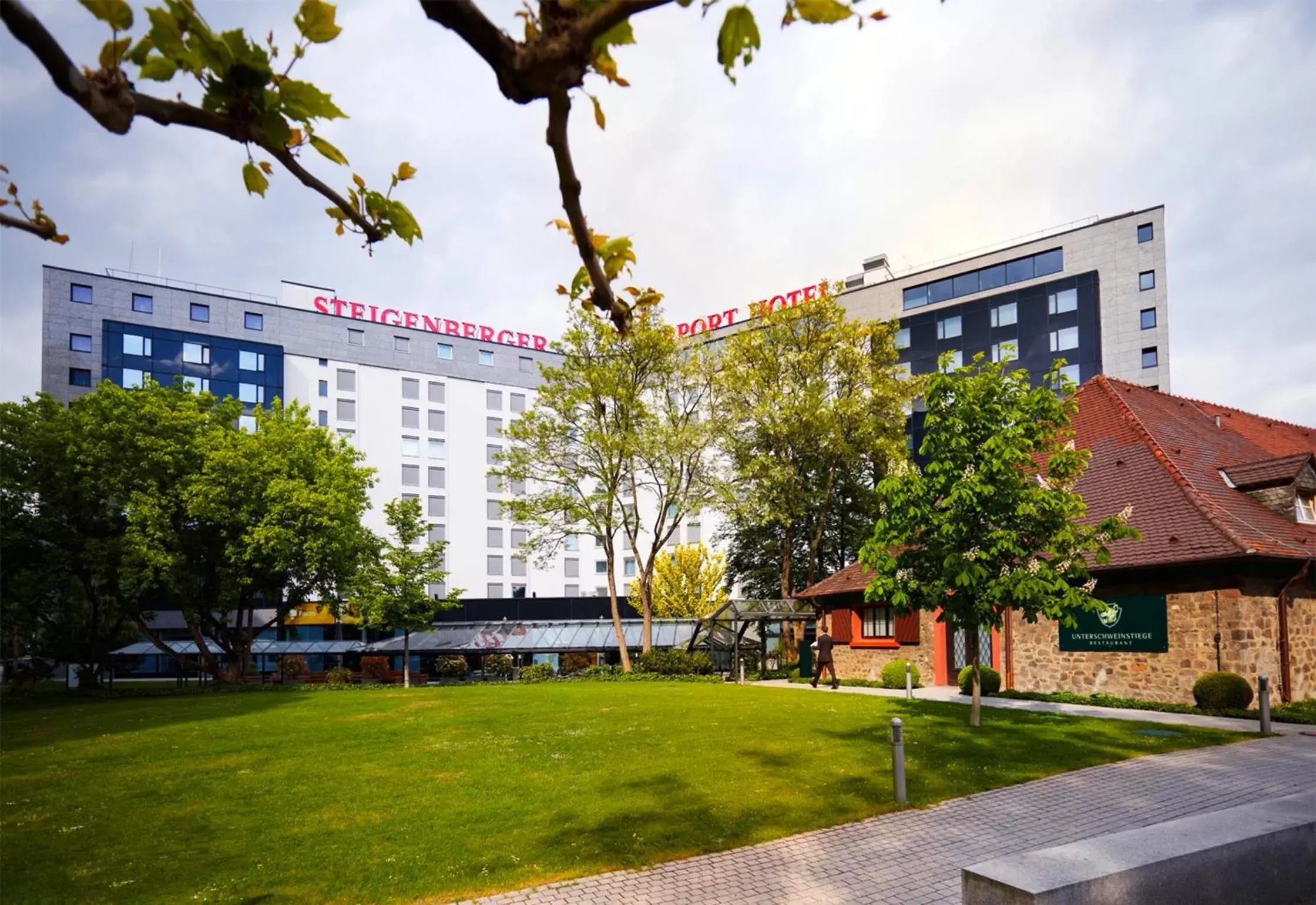 Property Building in Steigenberger Airport Hotel Frankfurt