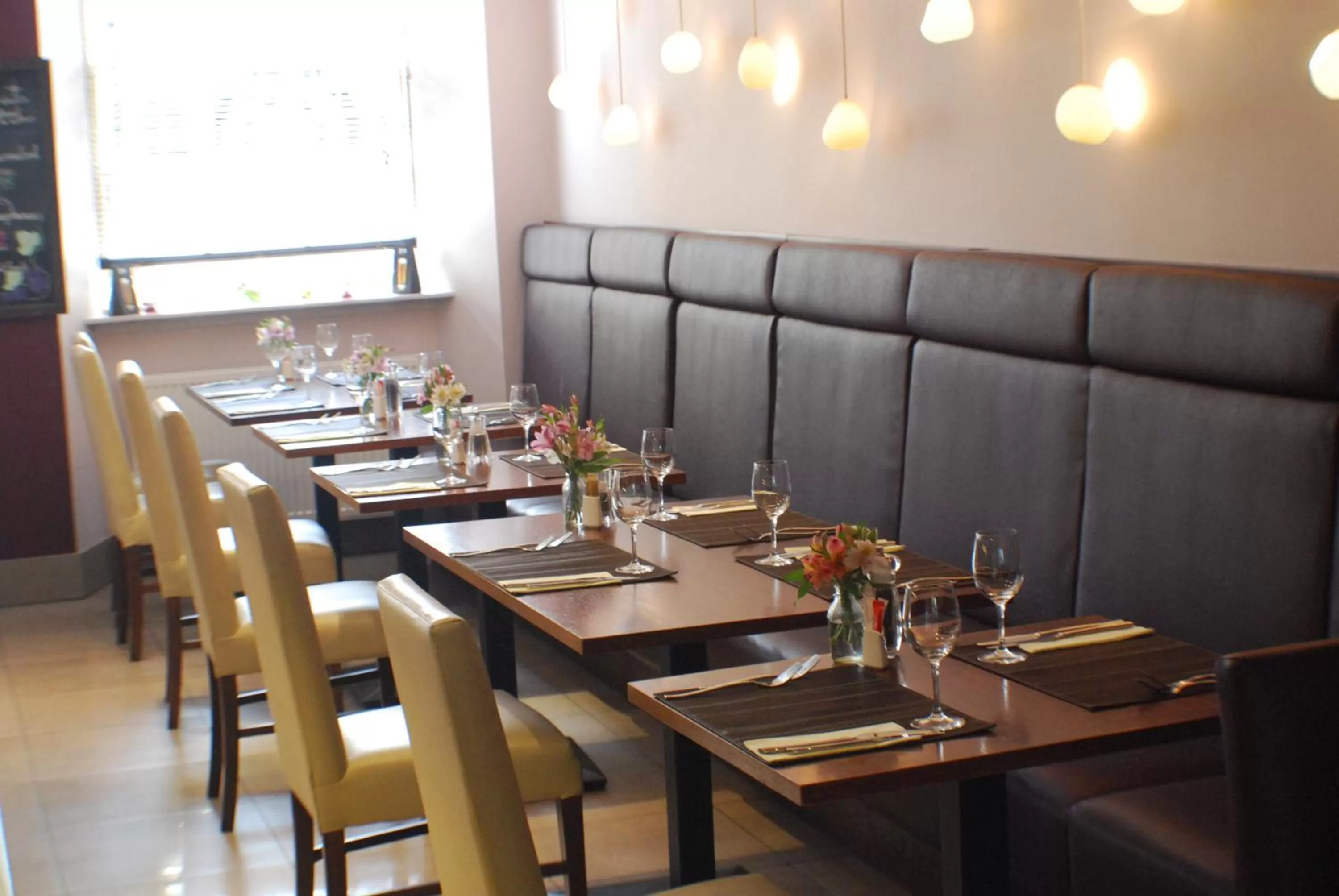 Restaurant/places to eat in The Salisbury Hotel