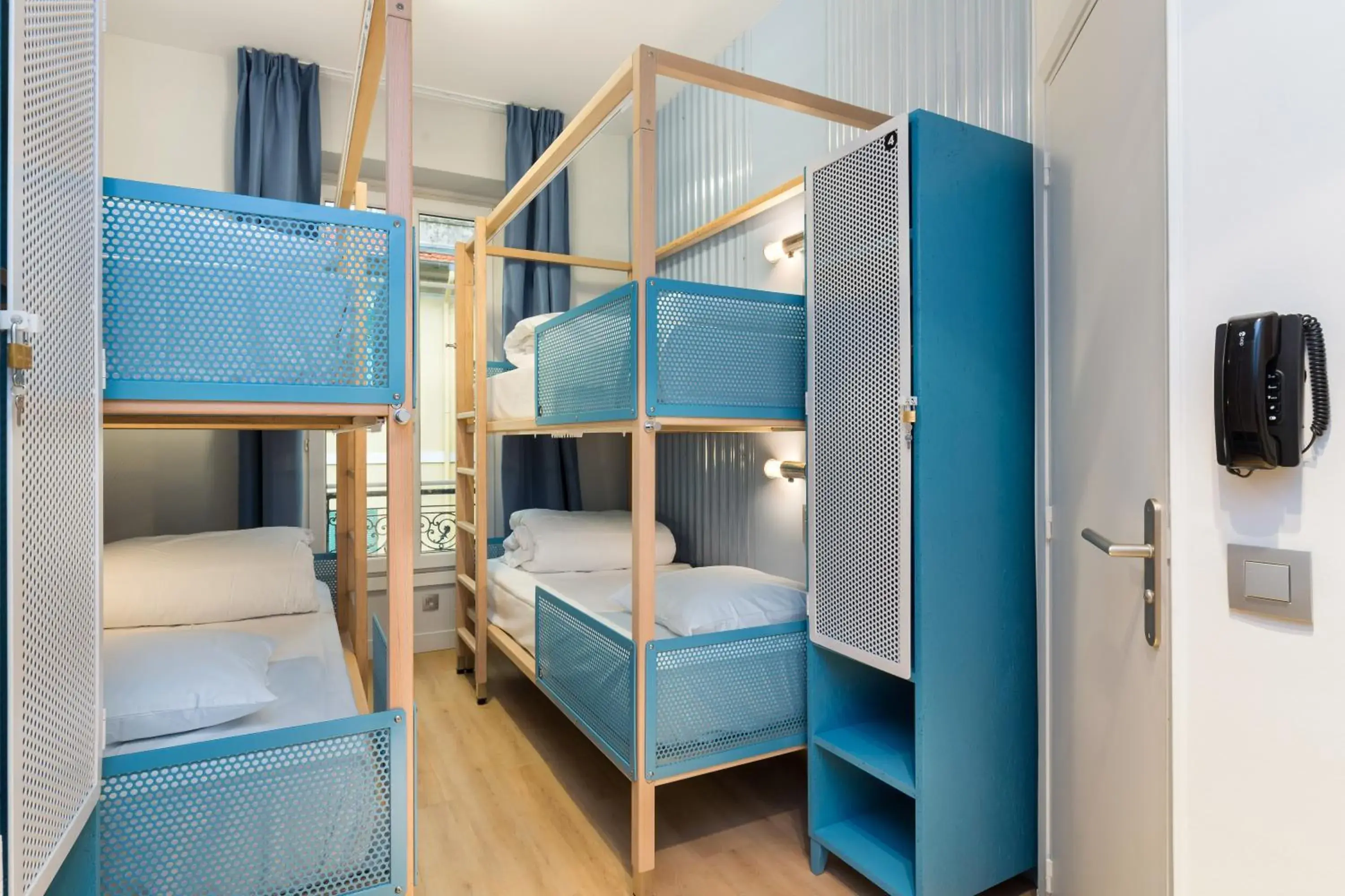bunk bed in Hôtel Ozz by Happyculture