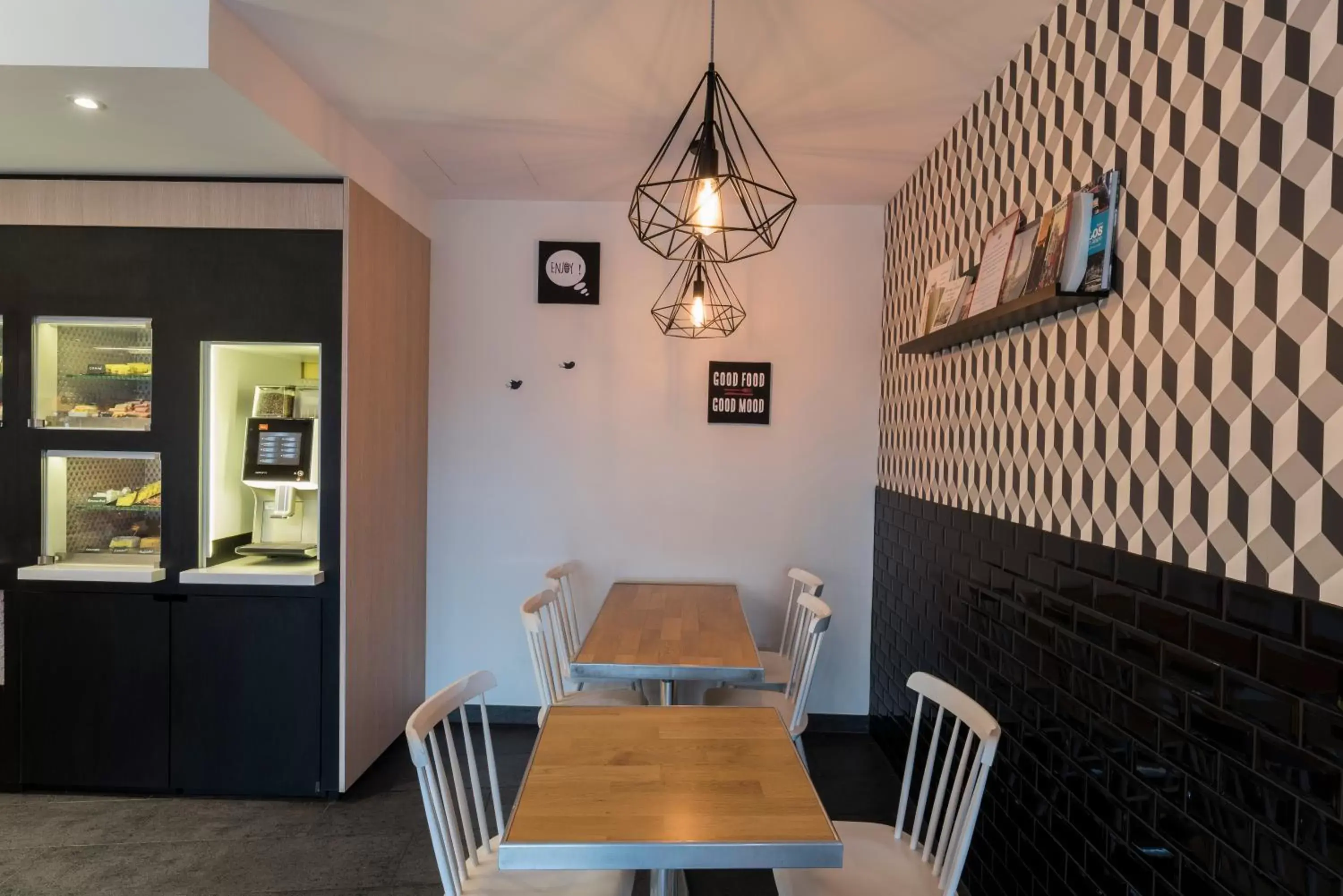 Dining Area in Novotel Suites Rouen Normandie