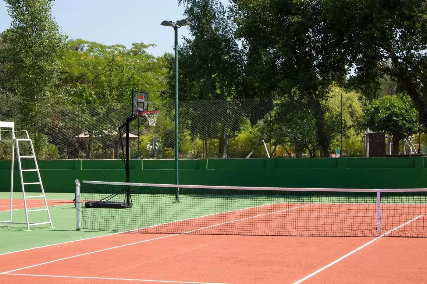 Activities, Tennis/Squash in La Villa Vicha, The Originals Relais