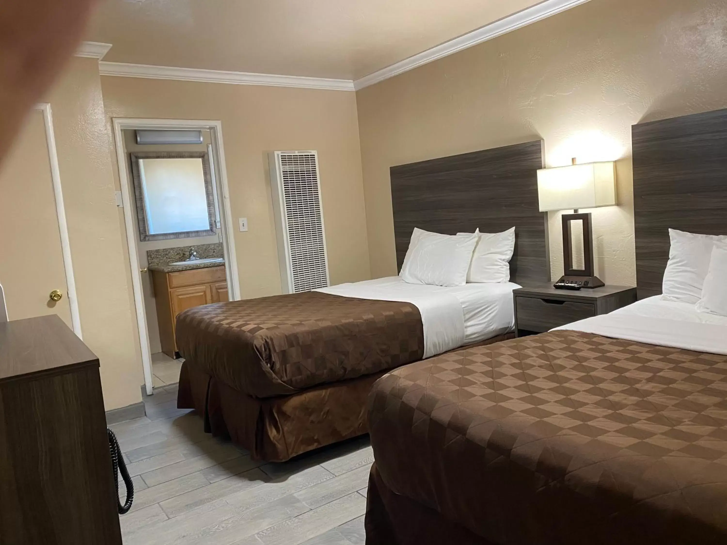 Photo of the whole room, Bed in Holland Inn & Suites