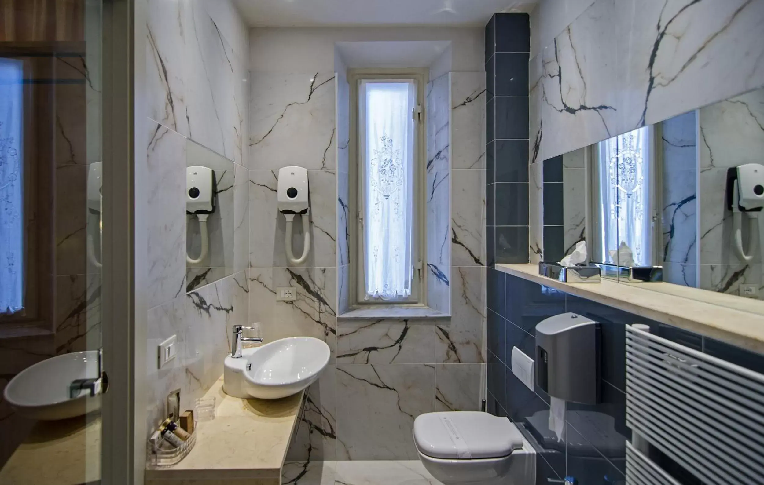 Bathroom in Lucca in Azzurro Maison de Charme