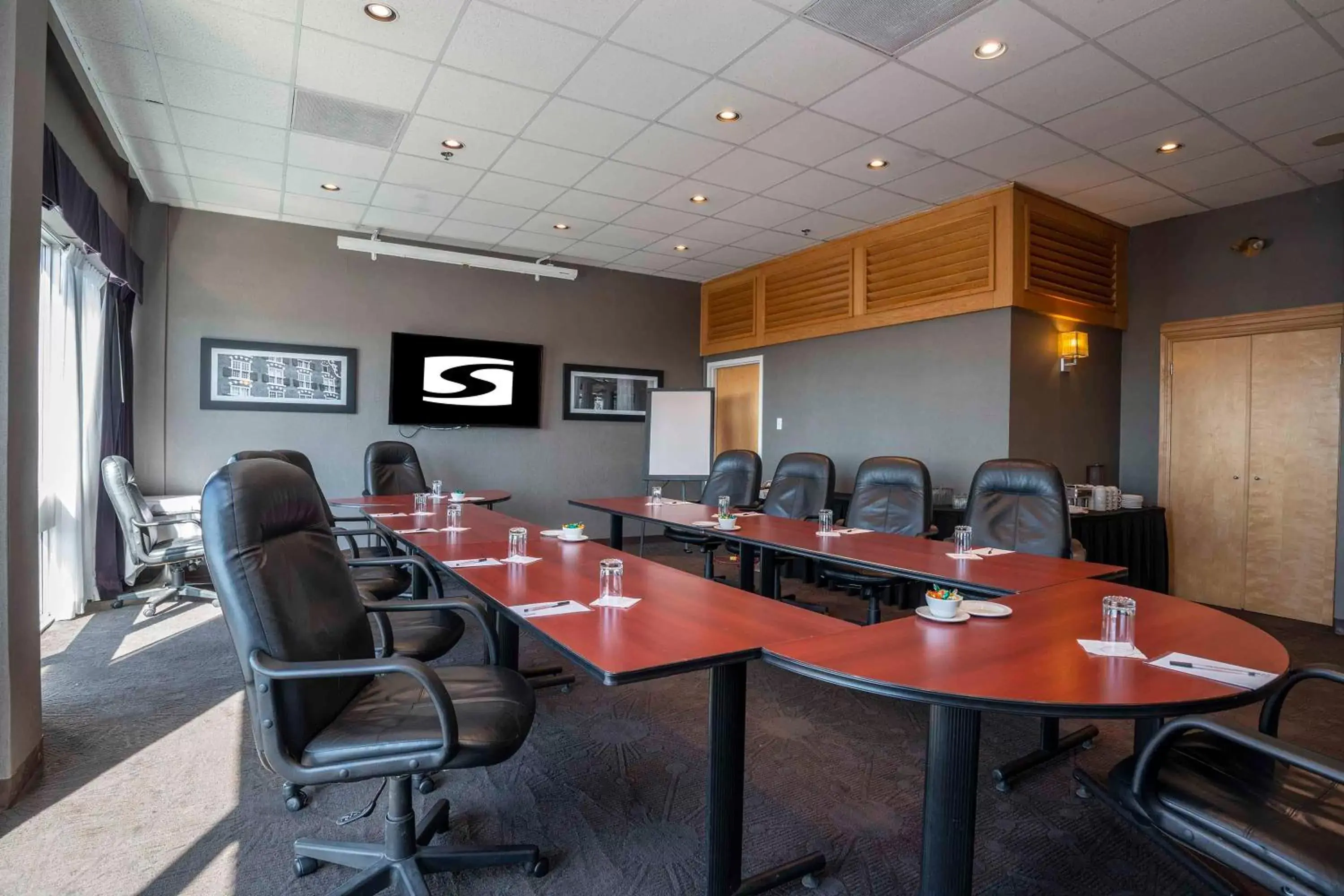 Meeting/conference room in Sandman Hotel Montreal - Longueuil