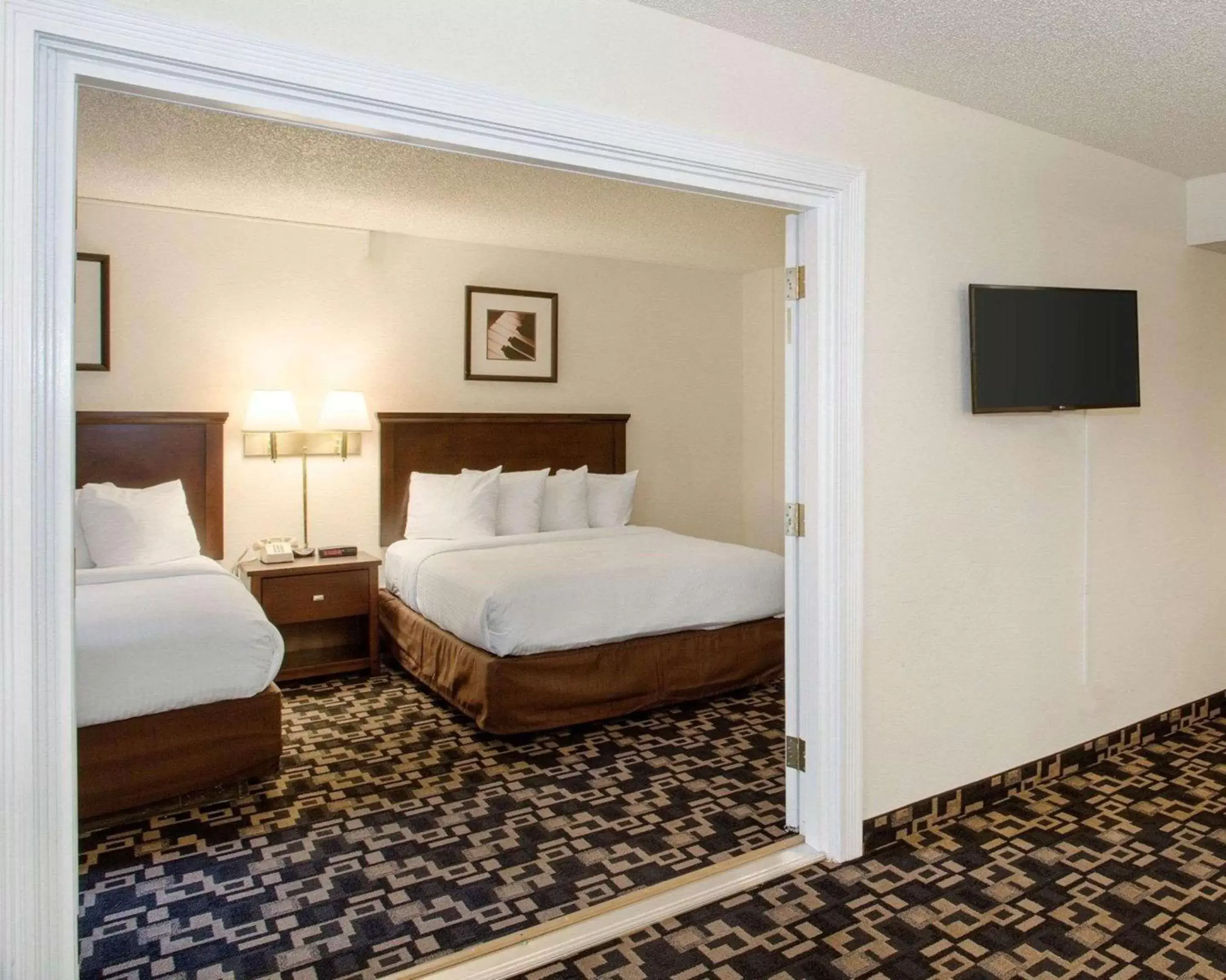 Photo of the whole room, Bed in MorningGlory Inn & Suites