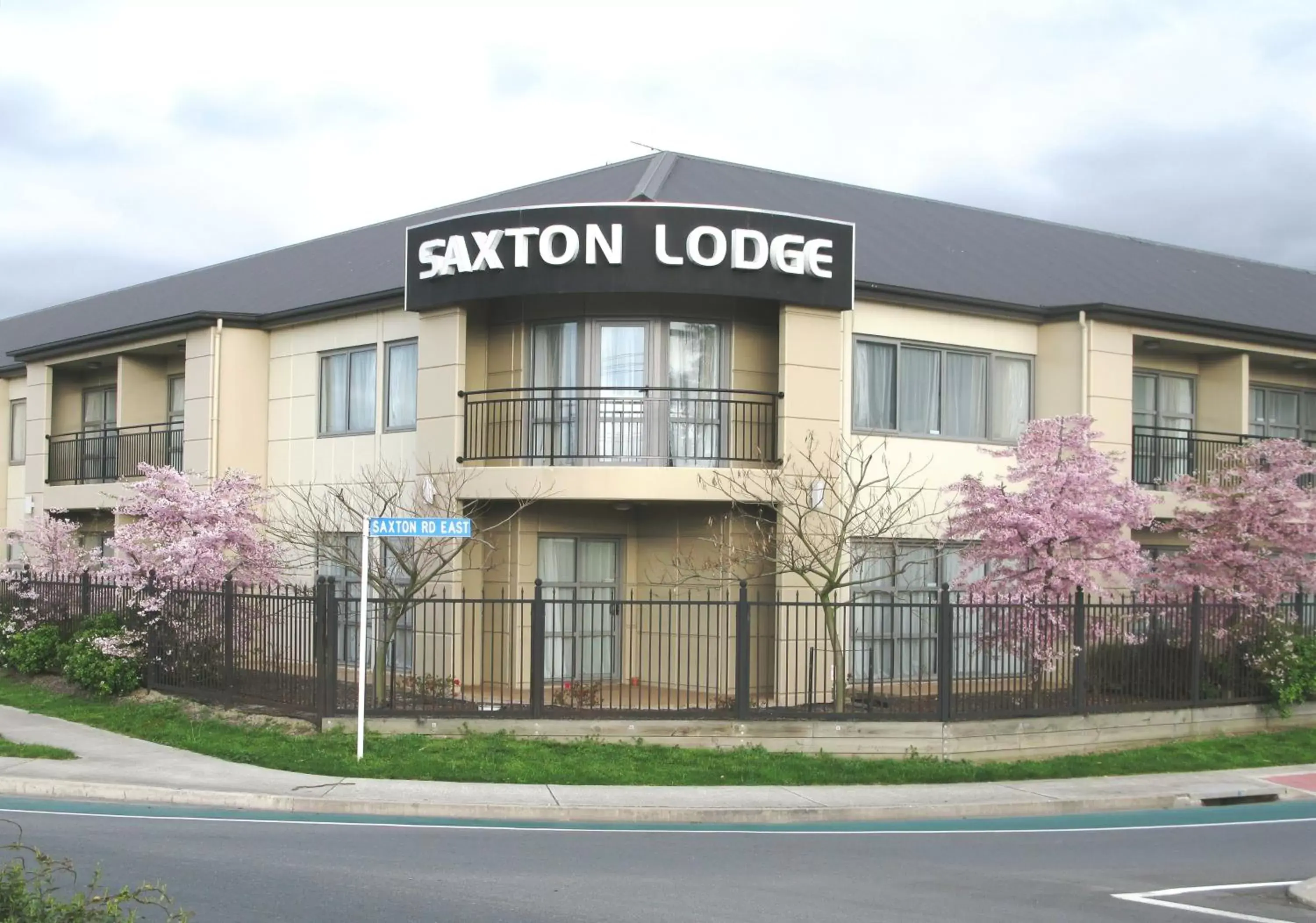 Facade/entrance, Property Building in Saxton Lodge Motel