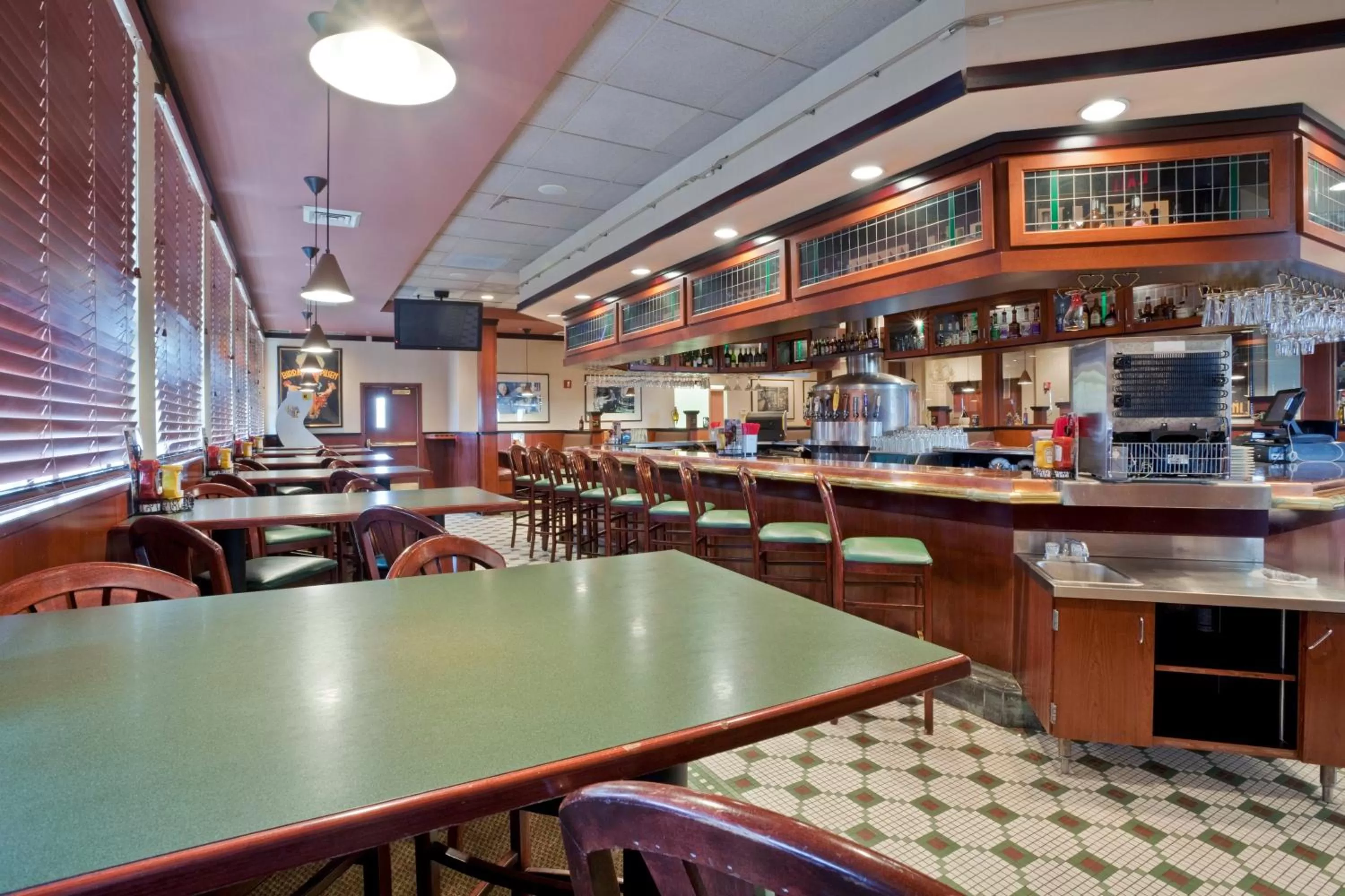 Lounge or bar in Holiday Inn Hotel & Suites Overland Park-West by IHG