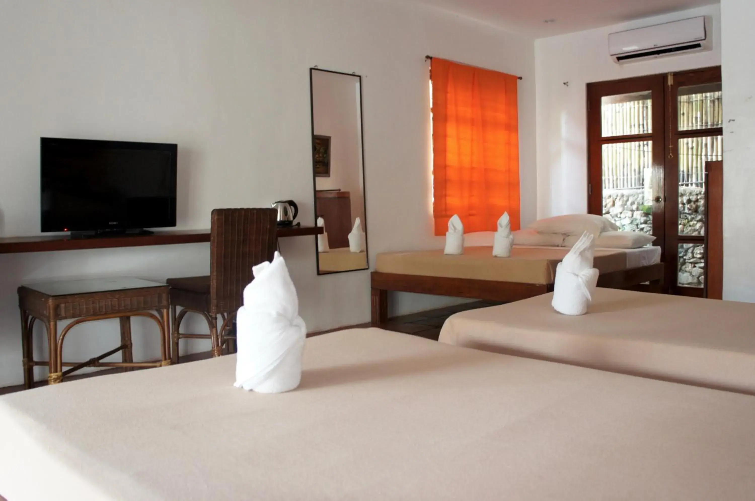 Bed in Acacia Tree Garden Hotel