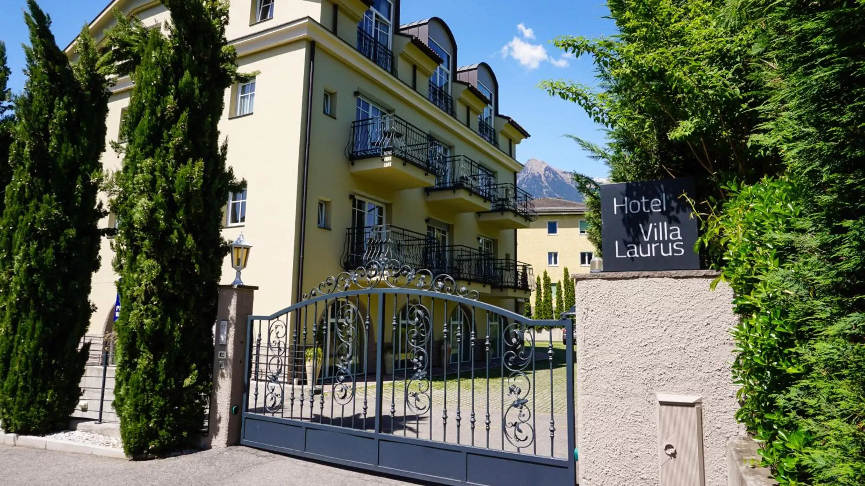 Property Building in Hotel Villa Laurus