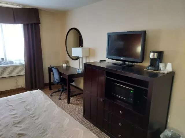TV and multimedia, Bed in Quality Inn Post Falls - Coeur d'Alene