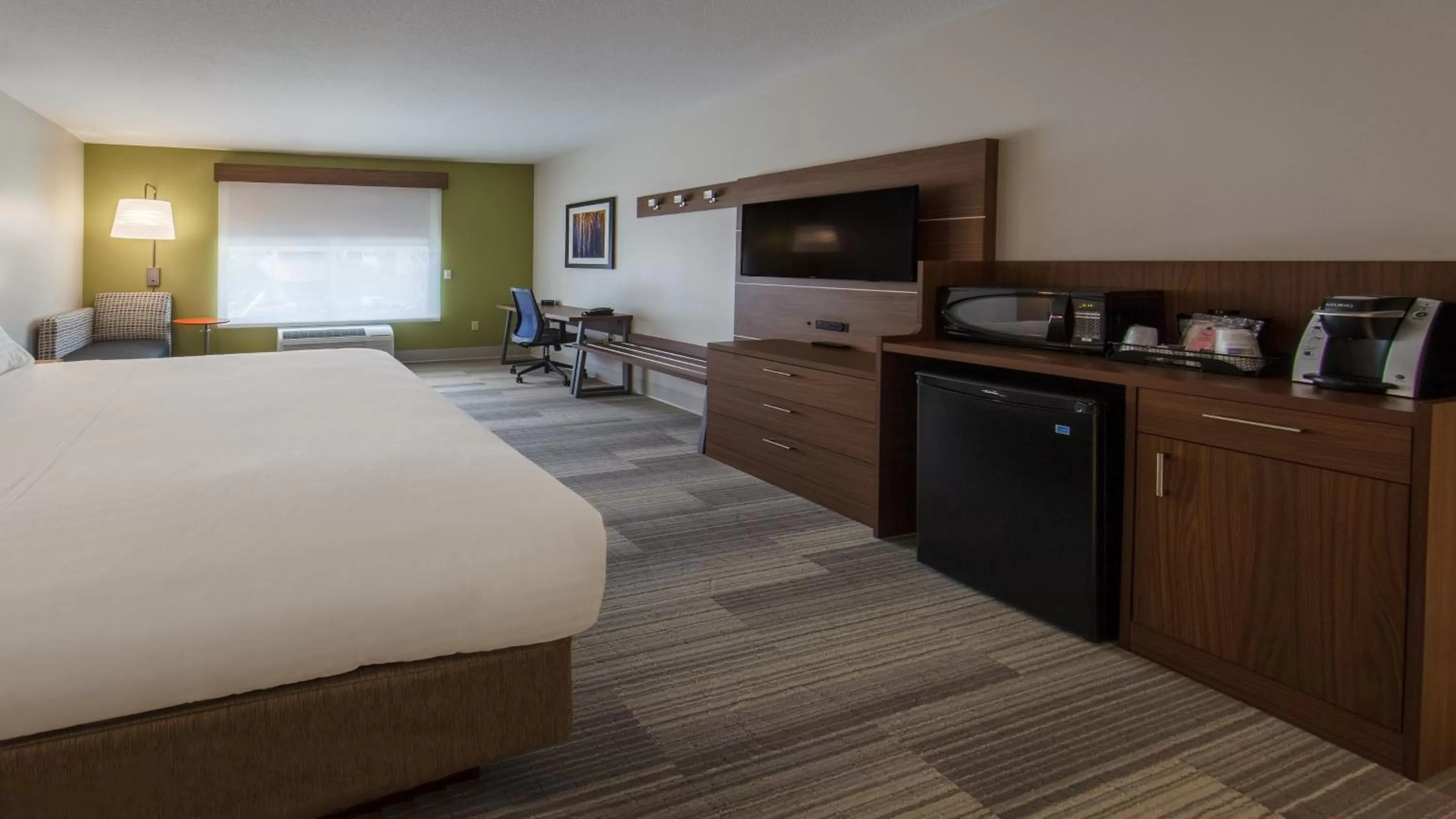 Photo of the whole room, Bed in Holiday Inn Express Gatlinburg Downtown by IHG