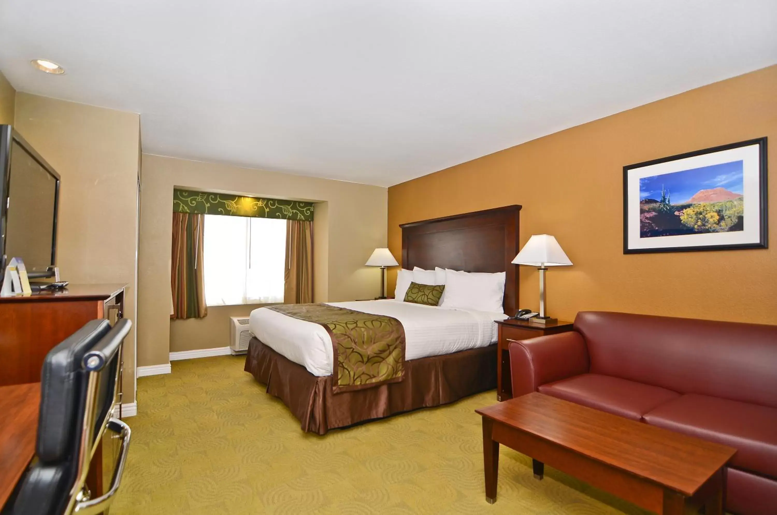 King Room with Whirlpool - Non-Smoking in Best Western California City Inn & Suites King Room with Whirlpool - Non-Smoking in Best Western California City Inn & Suites