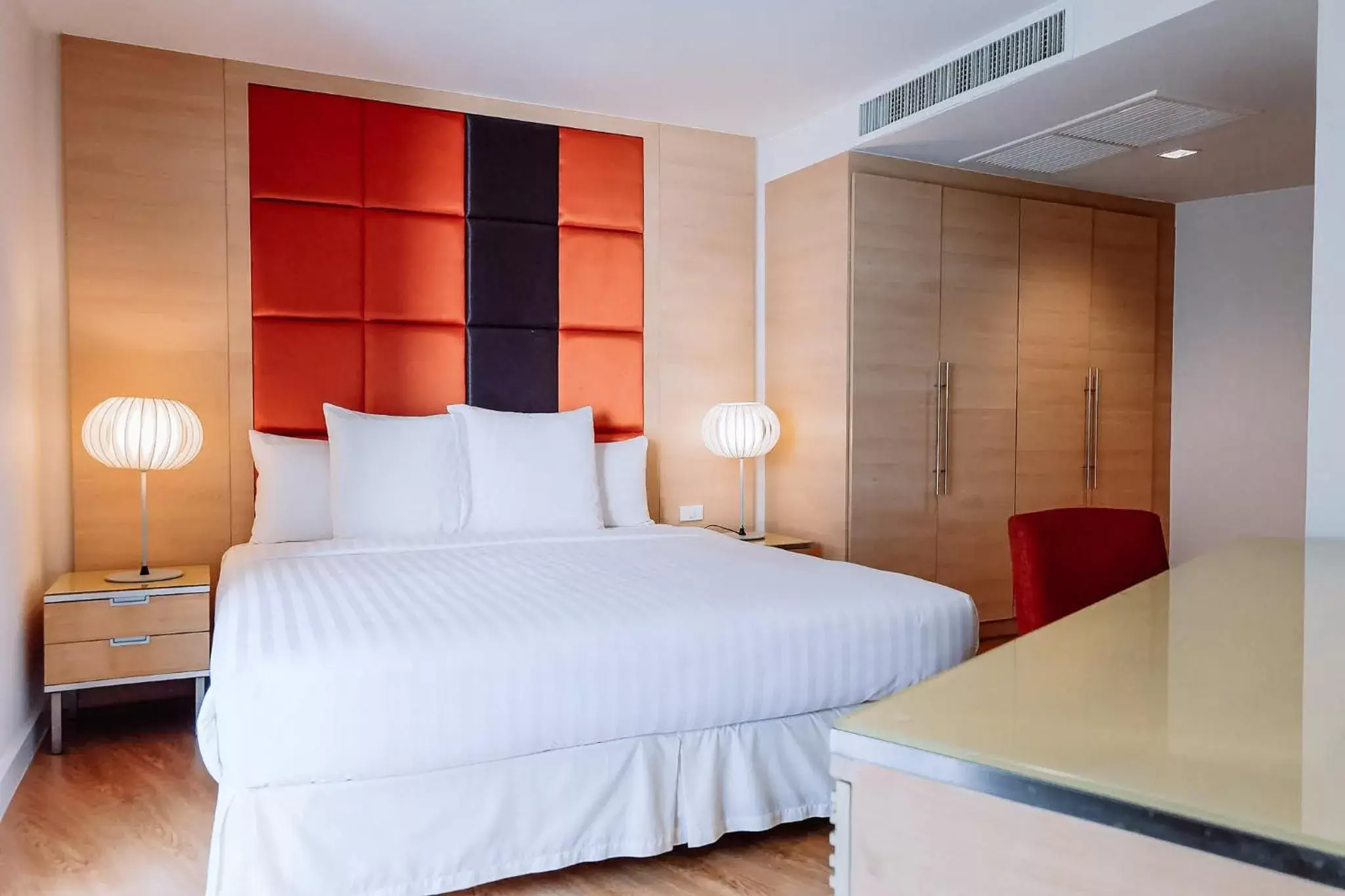 Shower, Bed in Urbana Langsuan Hotel - SHA Extra Plus