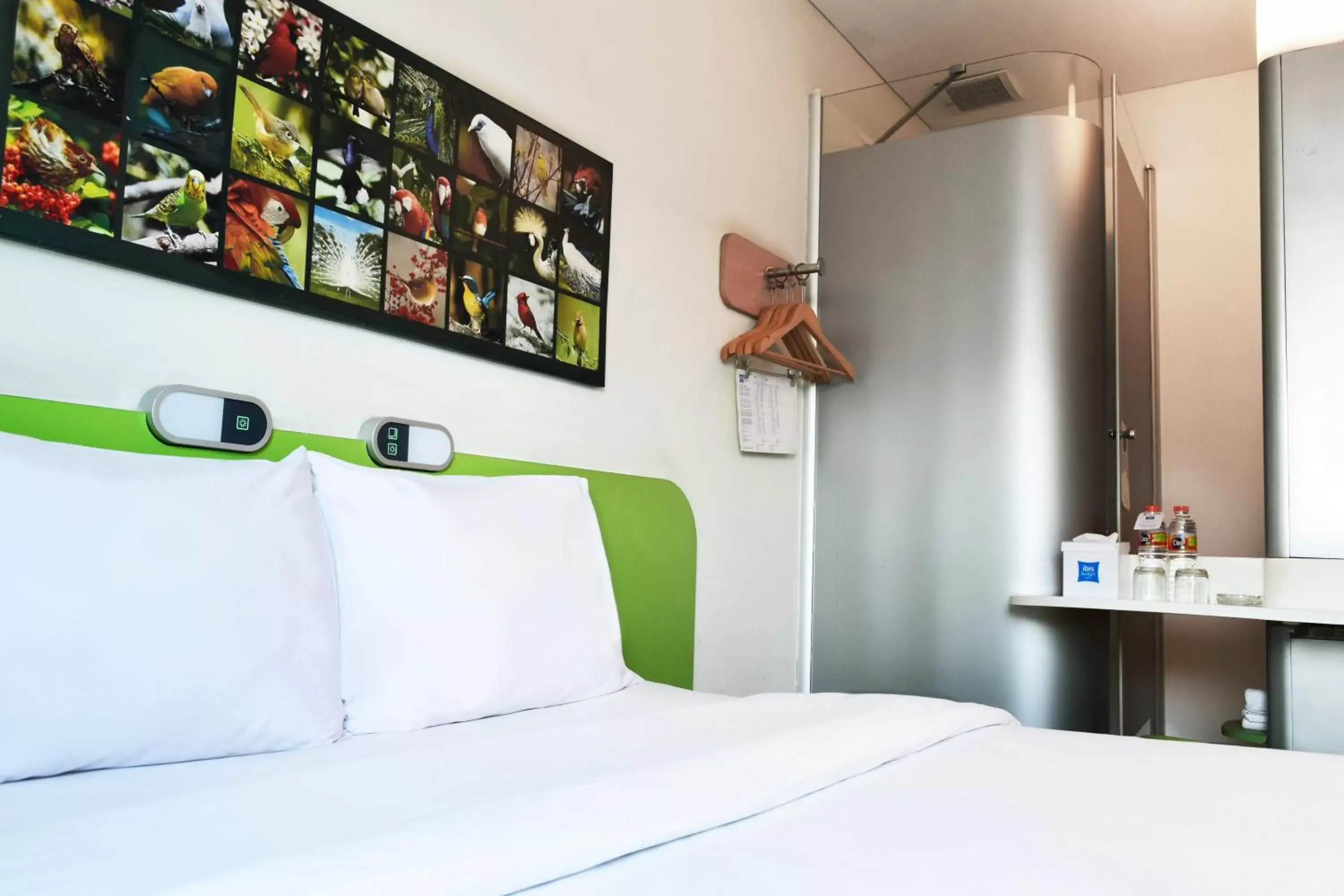 Photo of the whole room, Bed in Ibis Budget Semarang Tendean - CHSE Certified