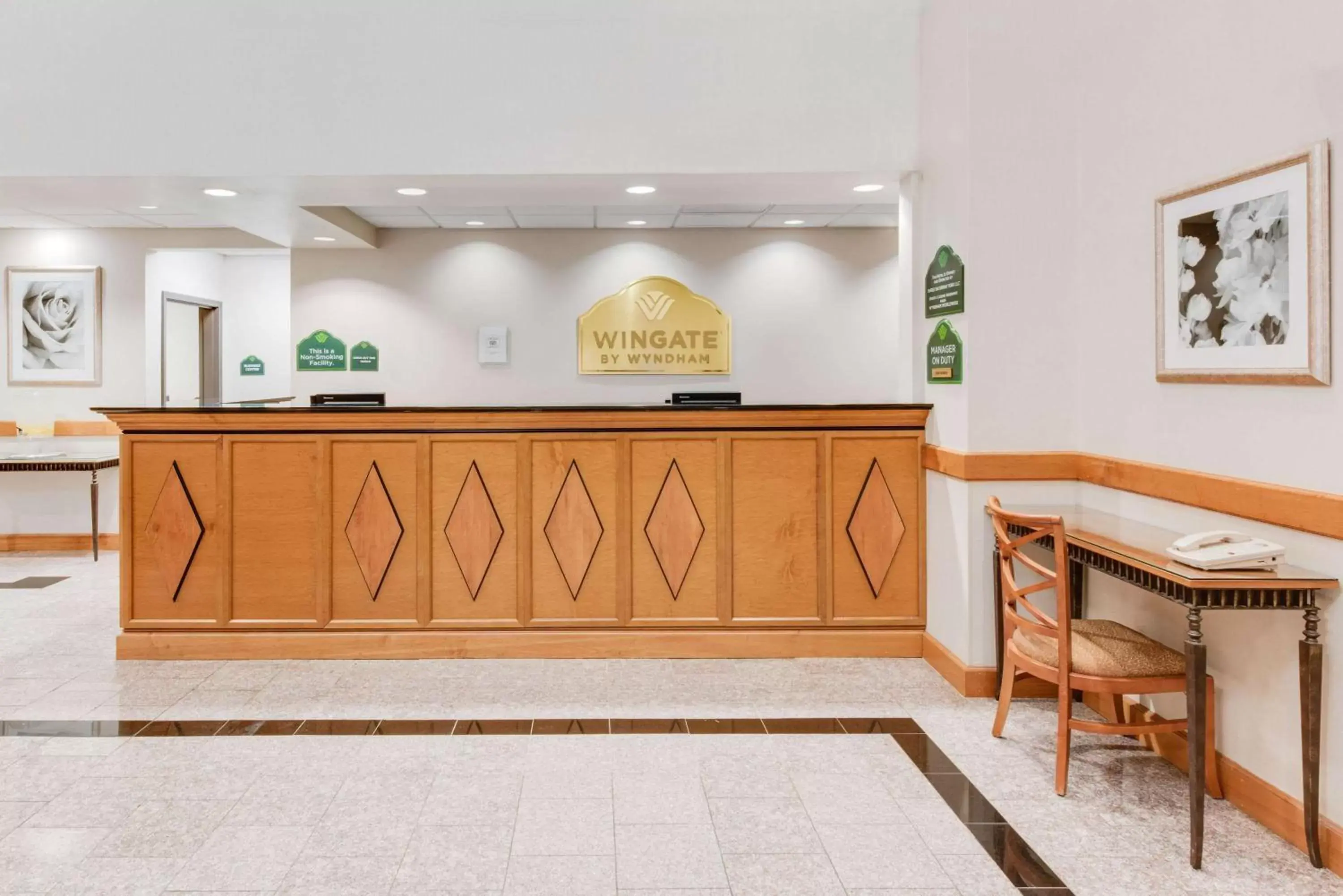 Lobby or reception in Wingate by Wyndham - York Lobby or reception in Wingate by Wyndham - York
