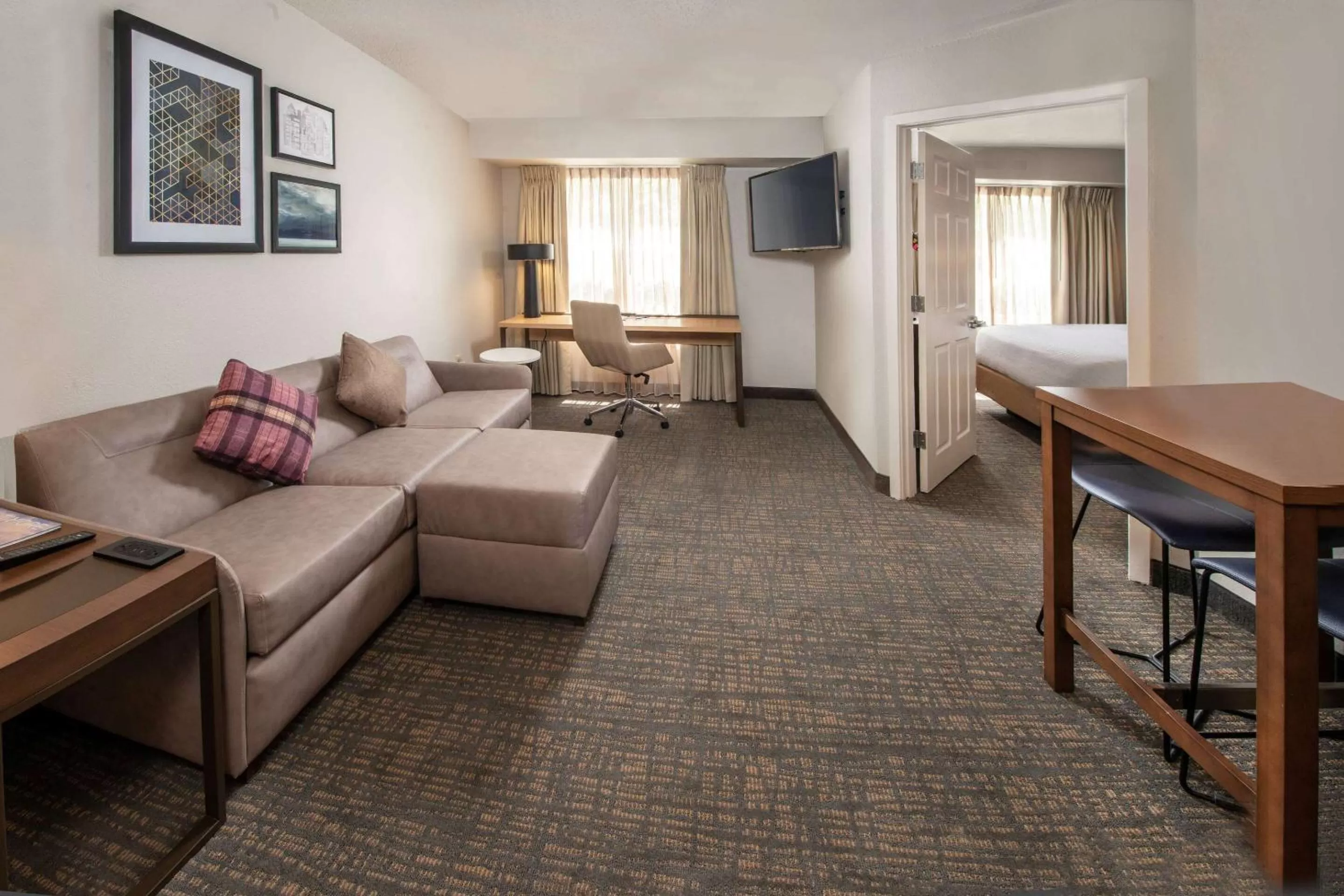 Mobility Accessible One Bedroom Suite Queen Tub in Sonesta ES Suites Baltimore BWI Airport