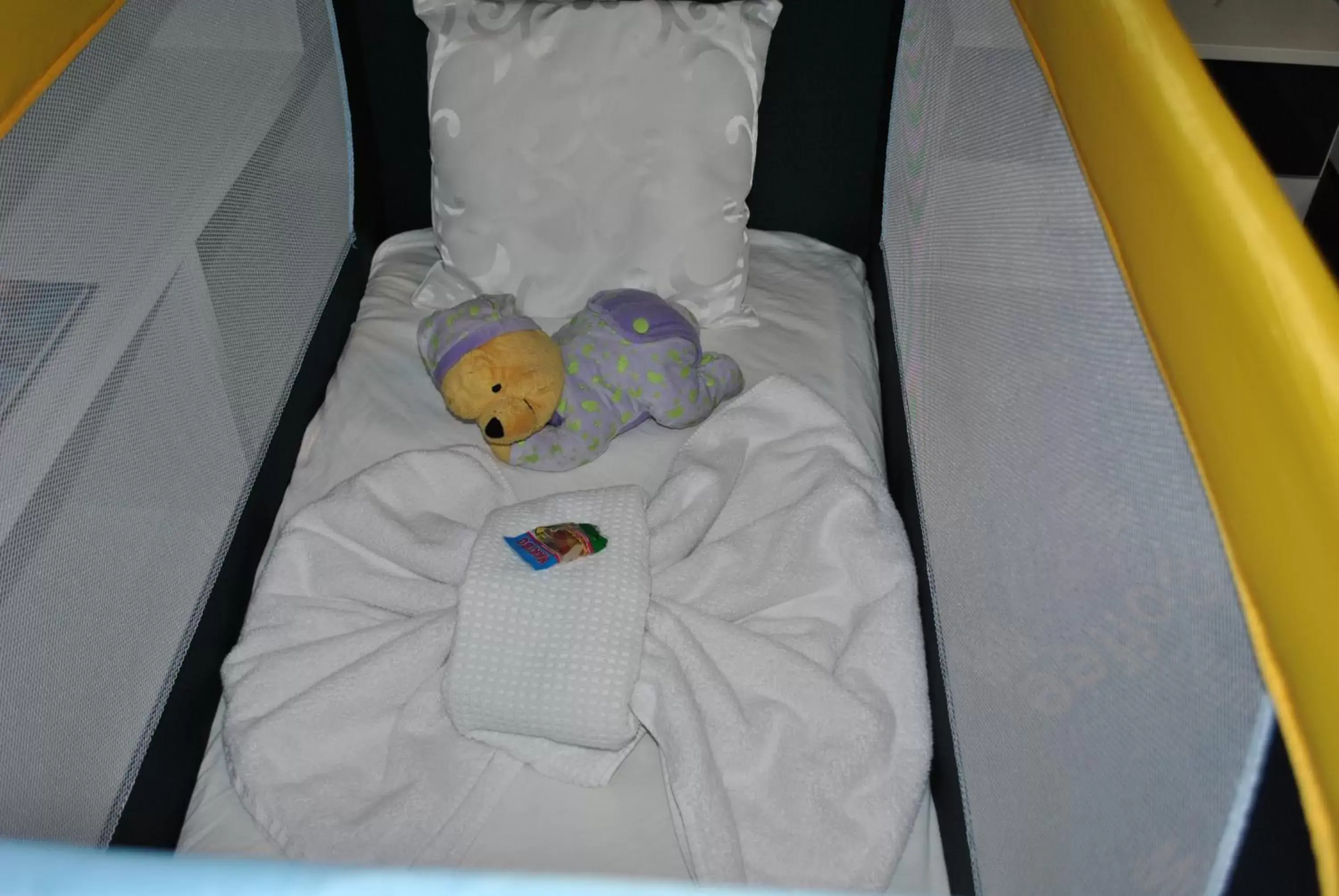 cot, Bed in Suite-Apartment-Essen cot, Bed in Suite-Apartment-Essen