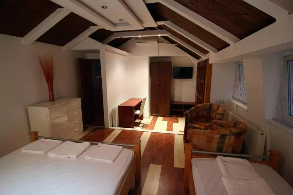 Seating Area in LIRA EXCELLENT NIS