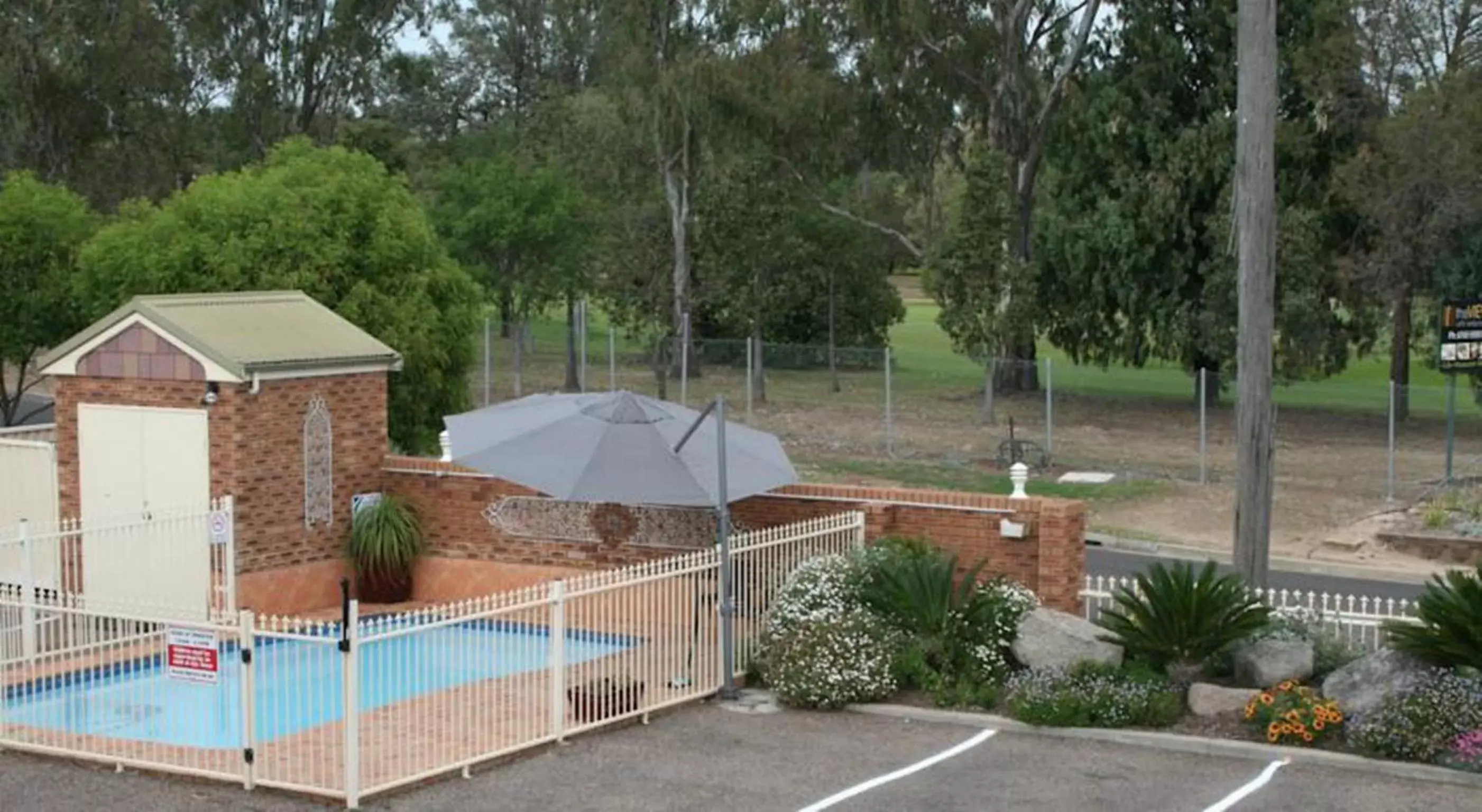 Pool View in Golf Links Motel