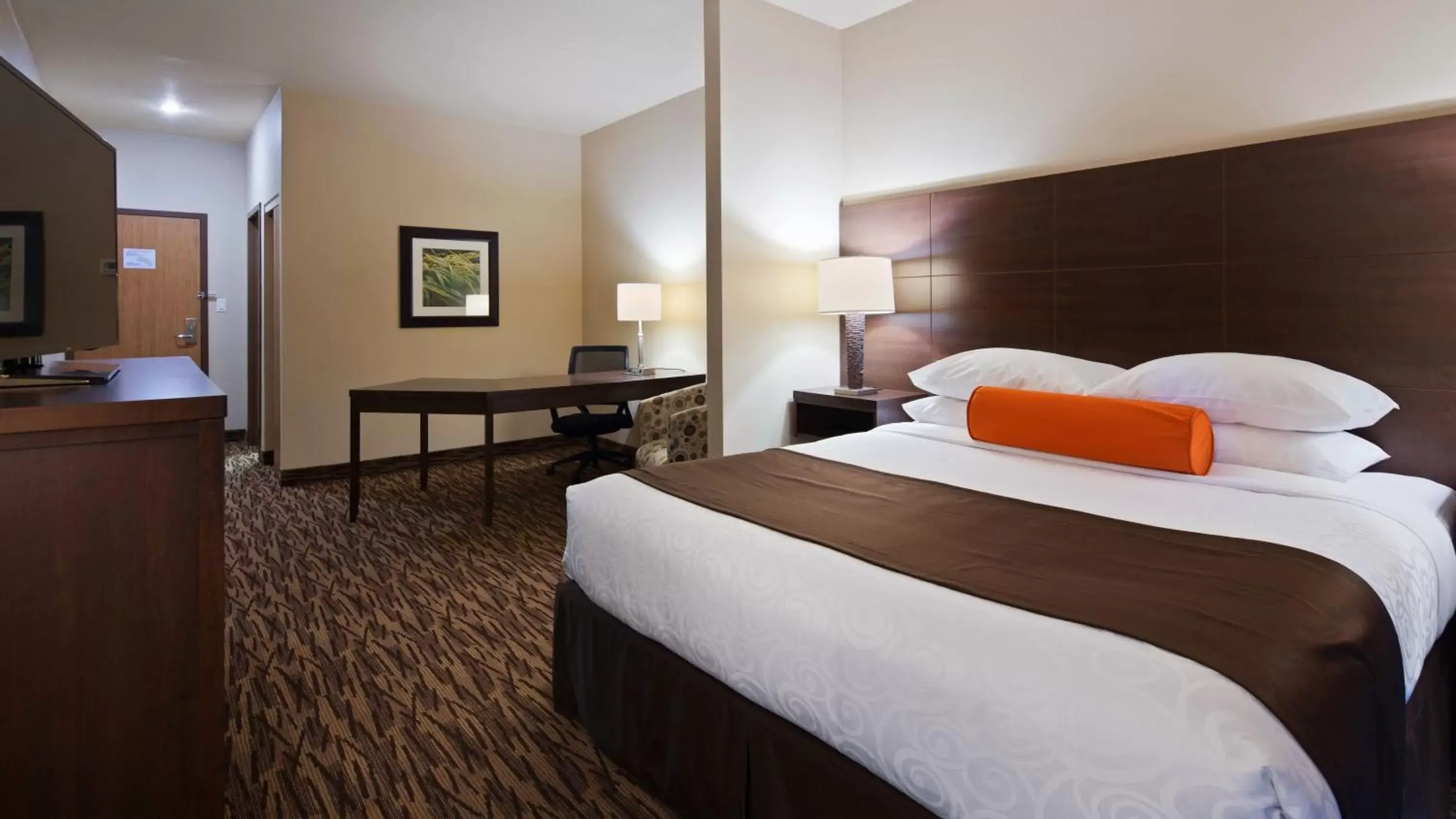 Photo of the whole room, Bed in Best Western Plus Bridgewater Hotel & Convention Centre