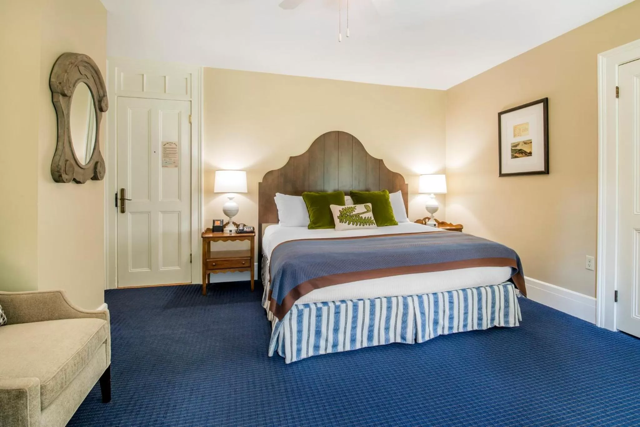 Photo of the whole room, Bed in Omni Bretton Arms Inn at Mount Washington Resort