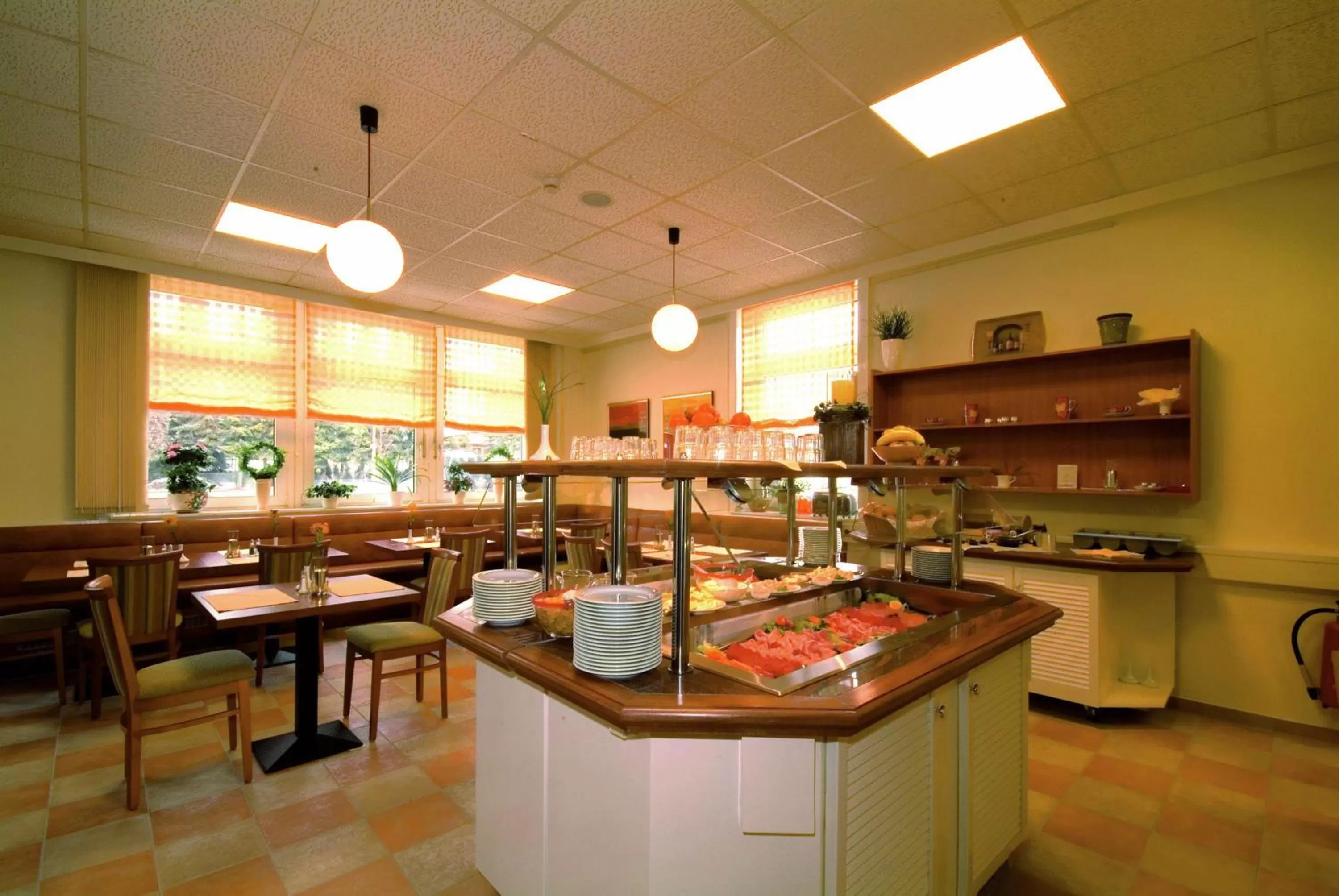 Restaurant/places to eat in Traveller Hotel