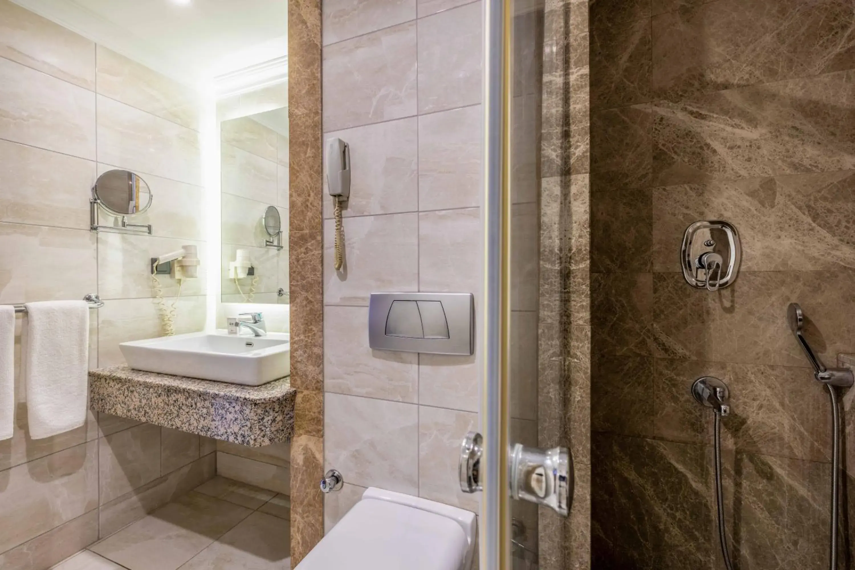 Shower, Bathroom in Elite Hotel Dragos