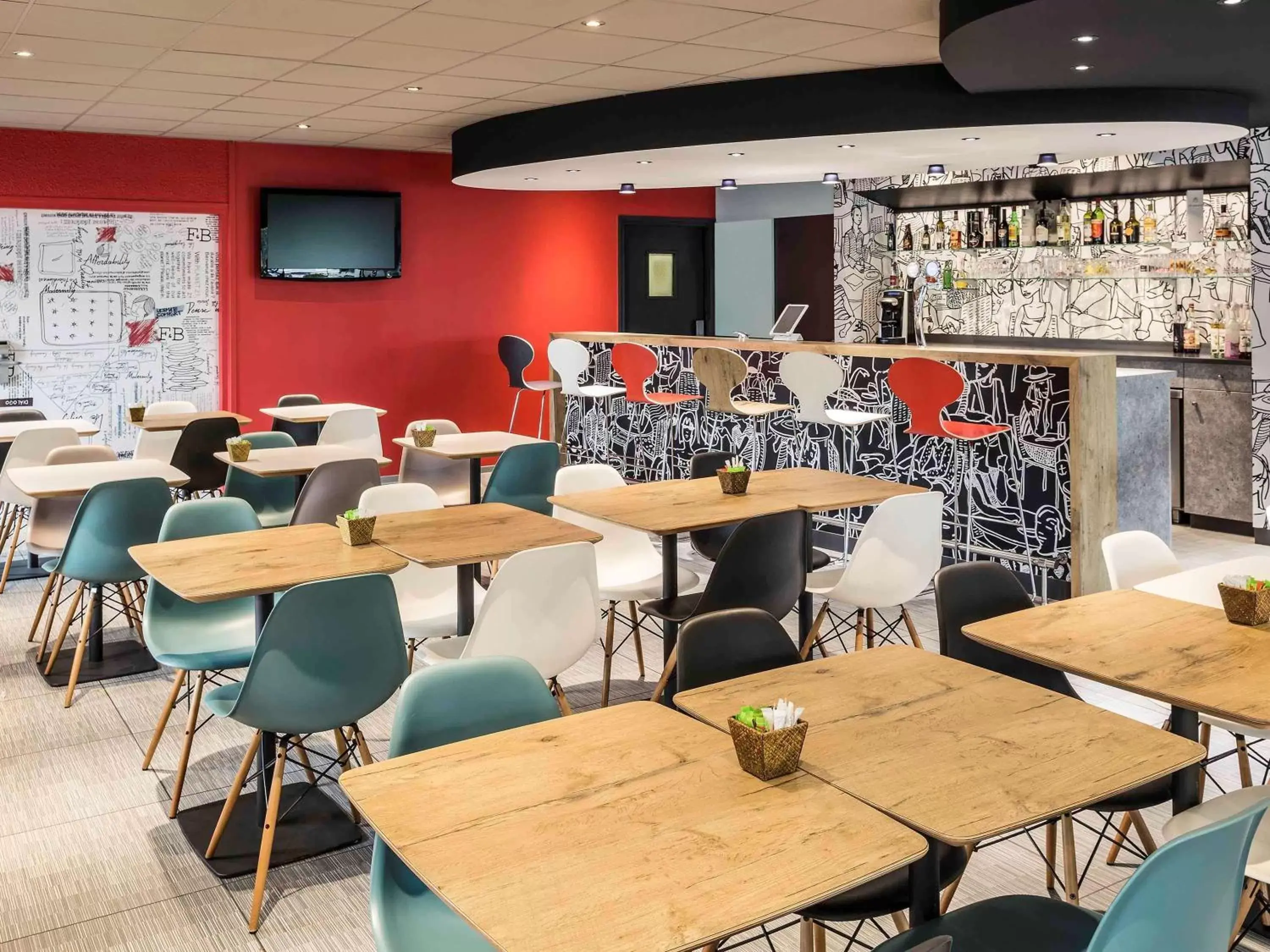 Lounge or bar in ibis Rennes Cesson