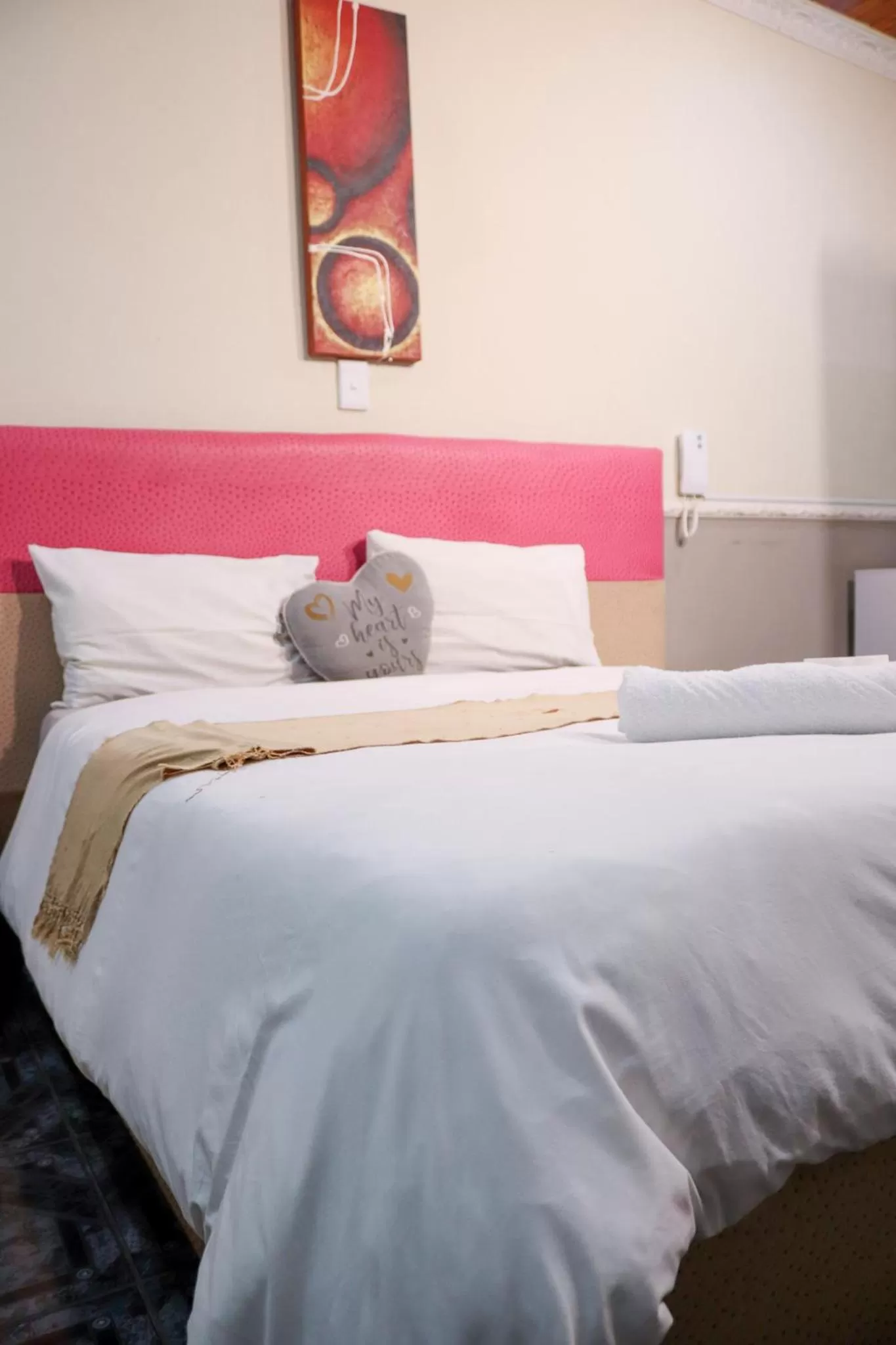 Bed in Gold Crown International Hotel Johannesburg