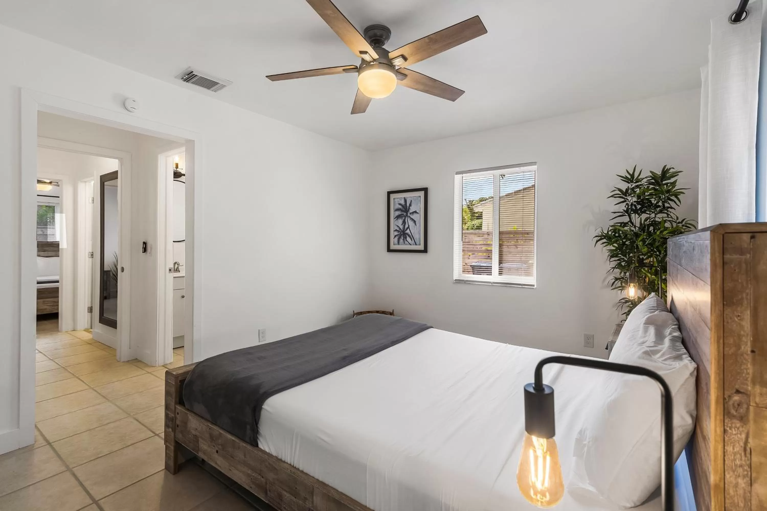 Bedroom, Bed in Alani Bay Premium Condos