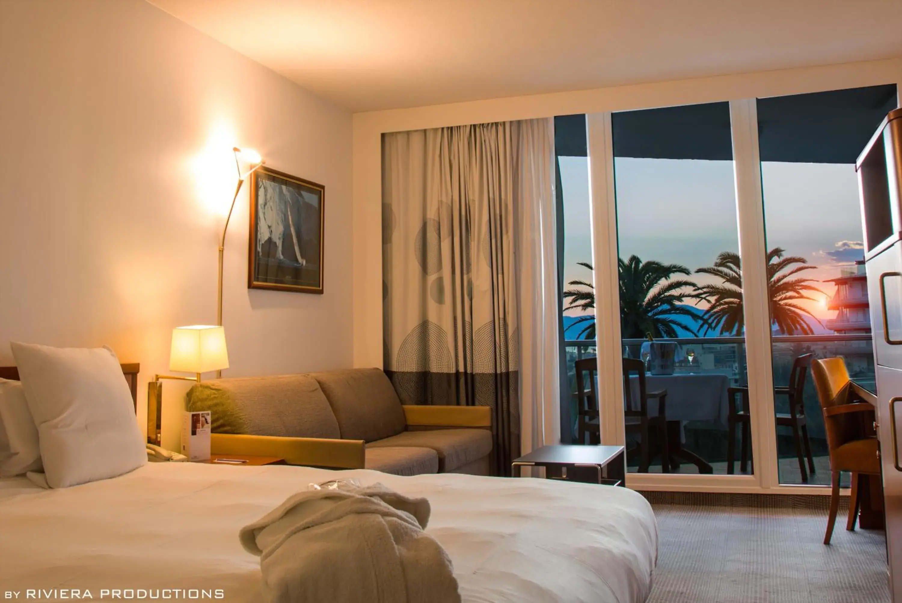 Balcony/Terrace, Bed in Hotel Cannes Montfleury