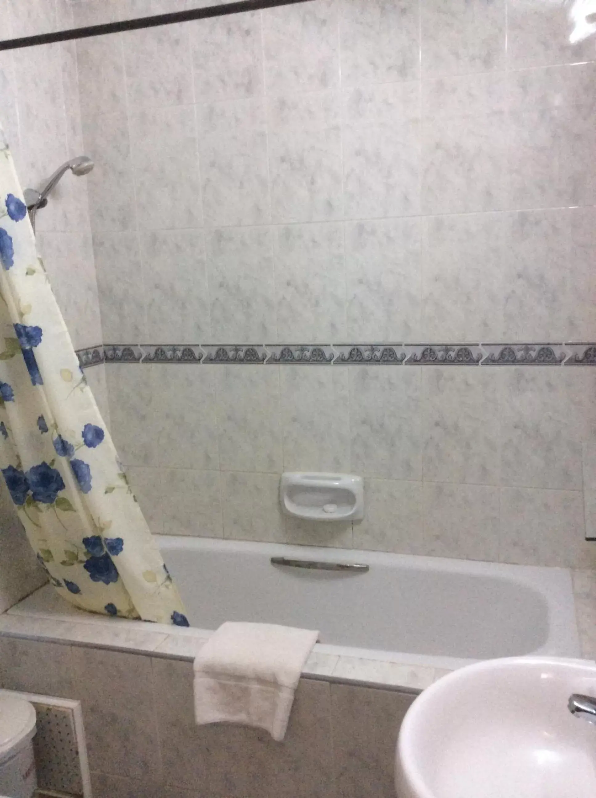 Bathroom in Eastgate Hotel