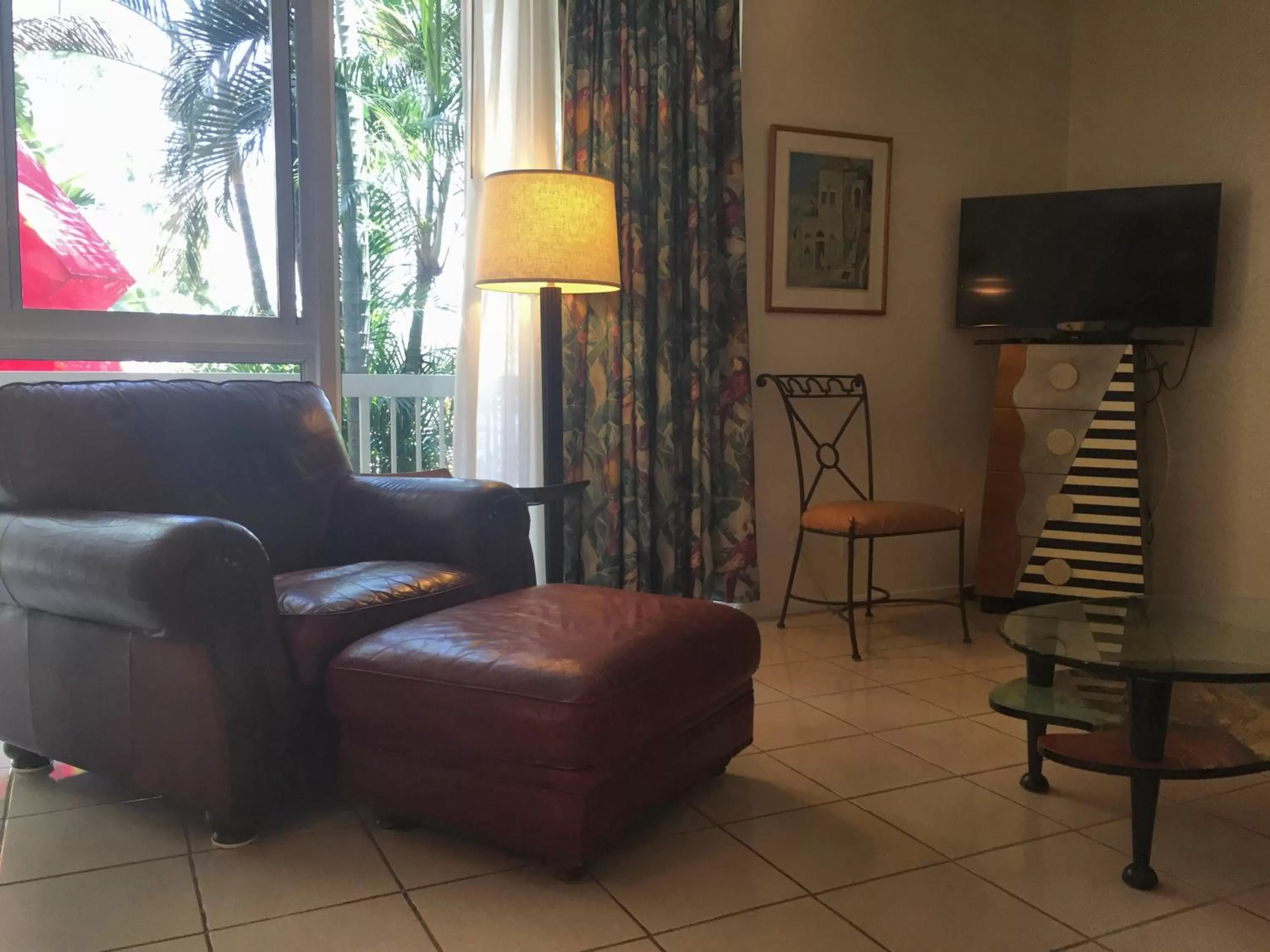 Living room in Manhattan Tower Apartment Hotel