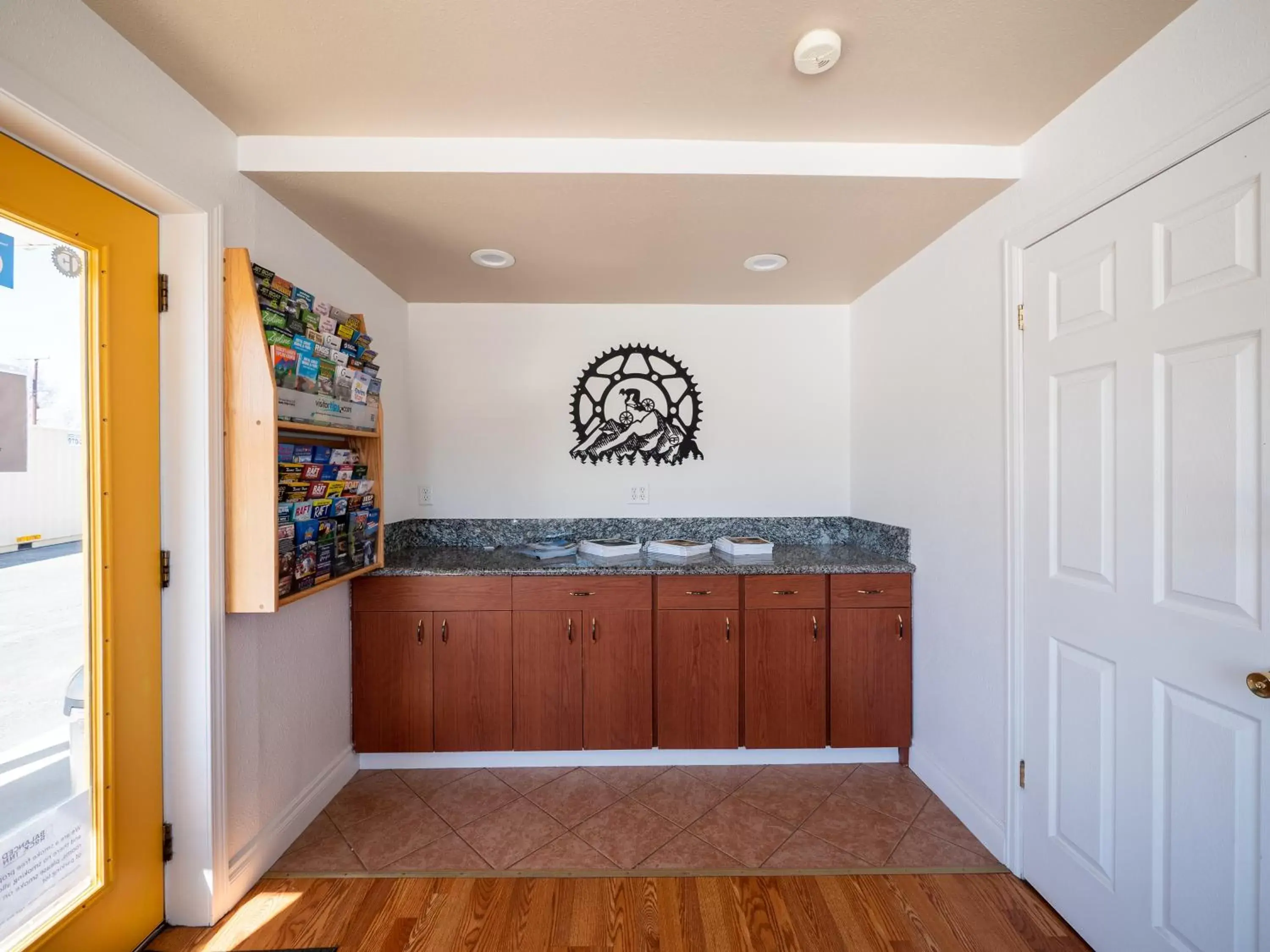 Kitchen/Kitchenette in Balanced Rock Inn