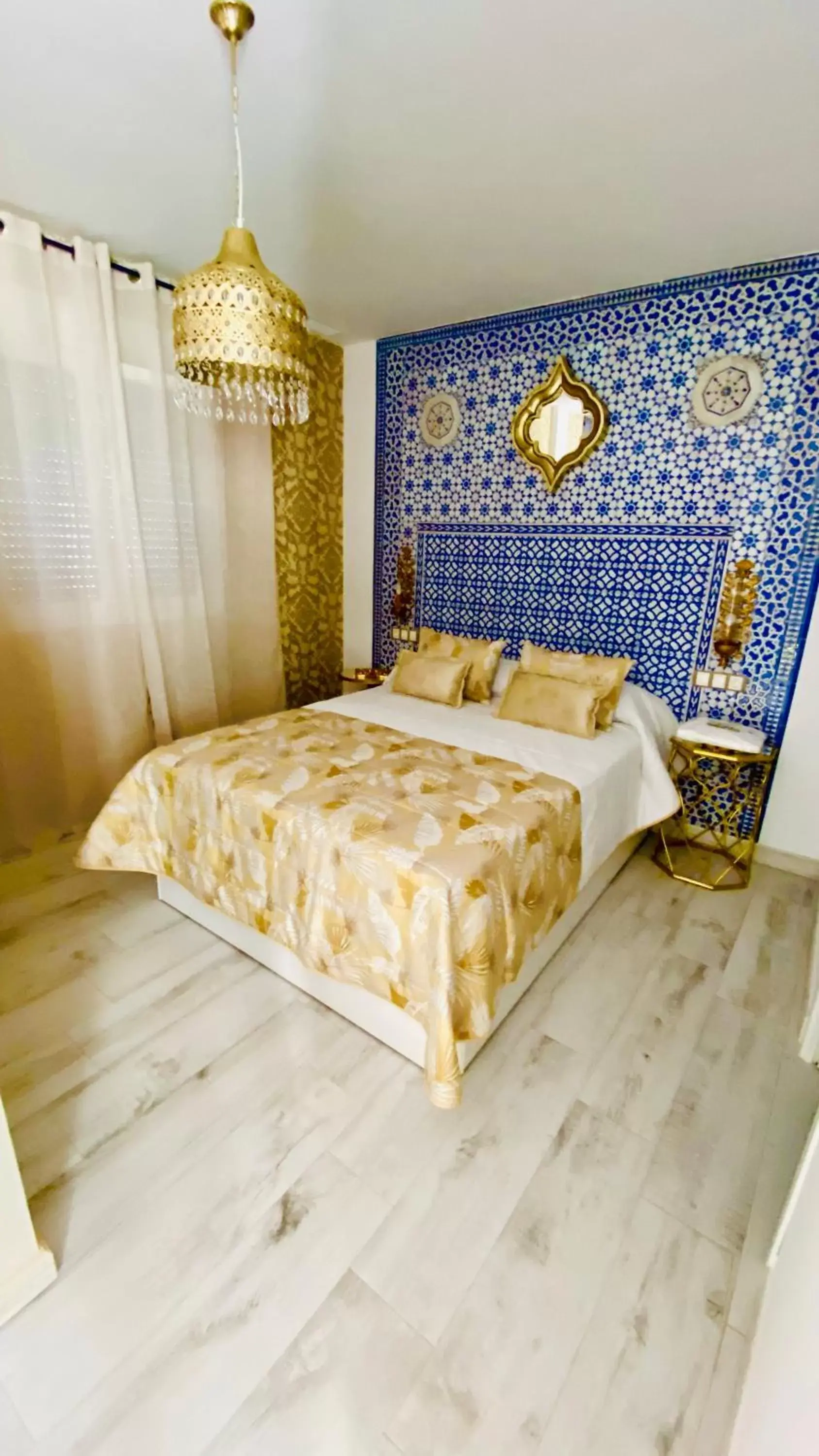 Photo of the whole room, Bed in Apartamentos "El Escondite de Triana"