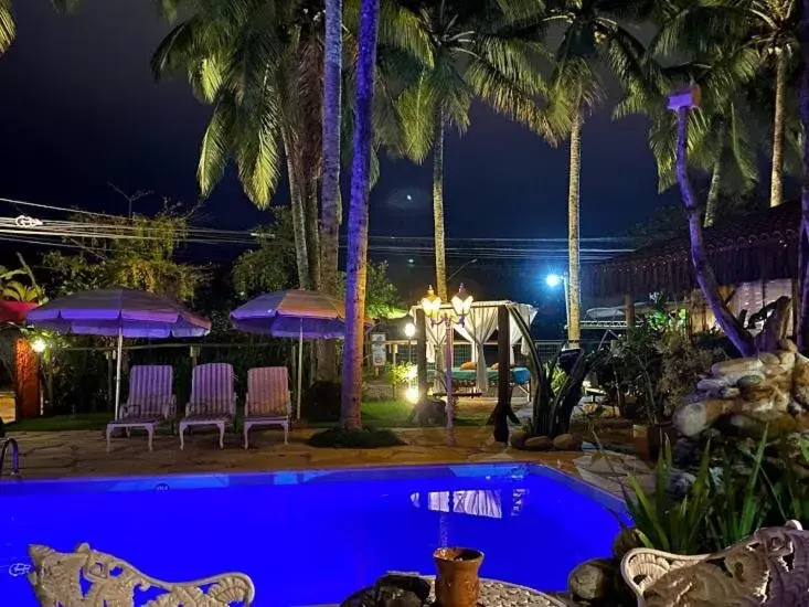 Swimming Pool in Pousada Papaya Container