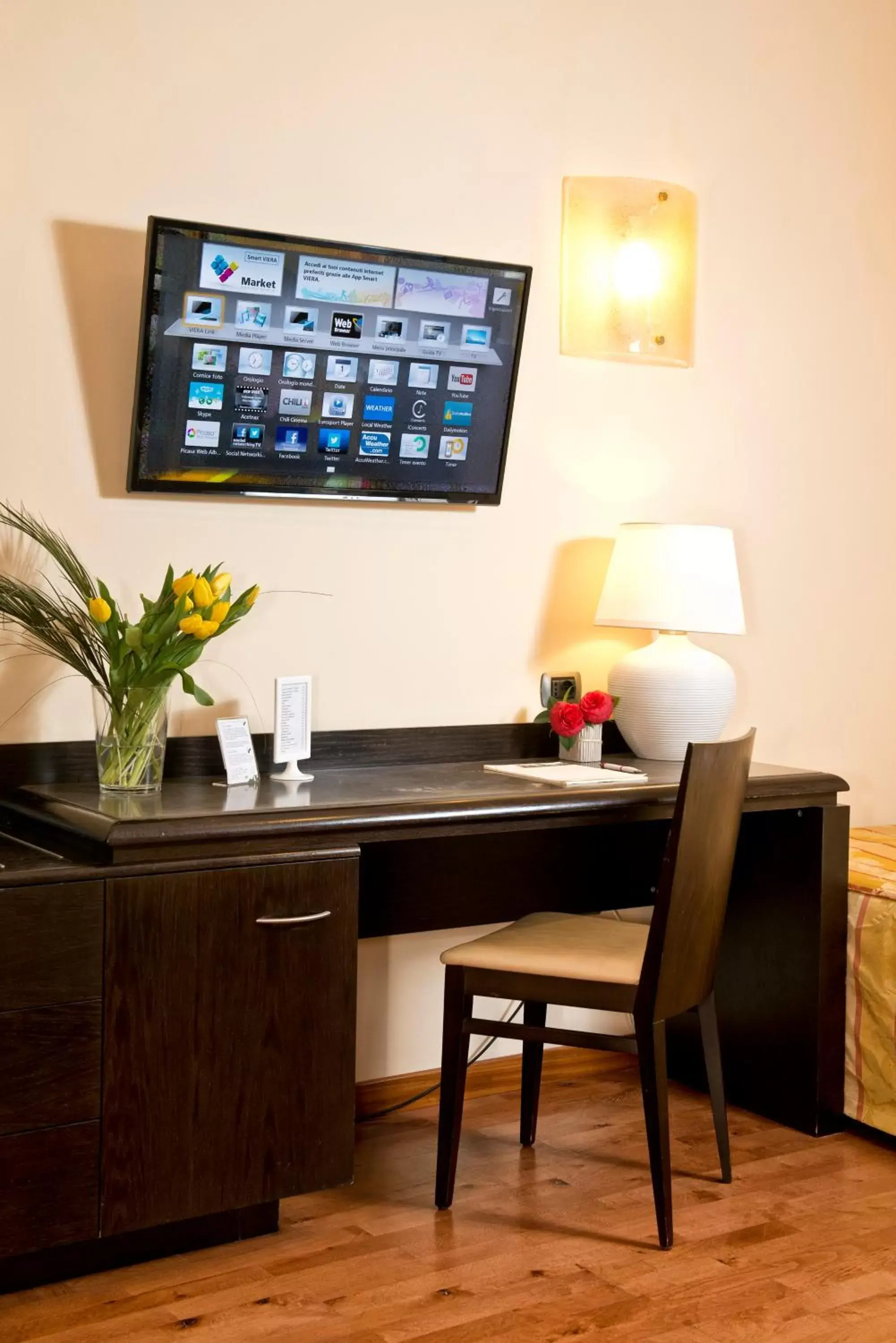 Bed, TV/Entertainment Center in Hotel Giolli Nazionale