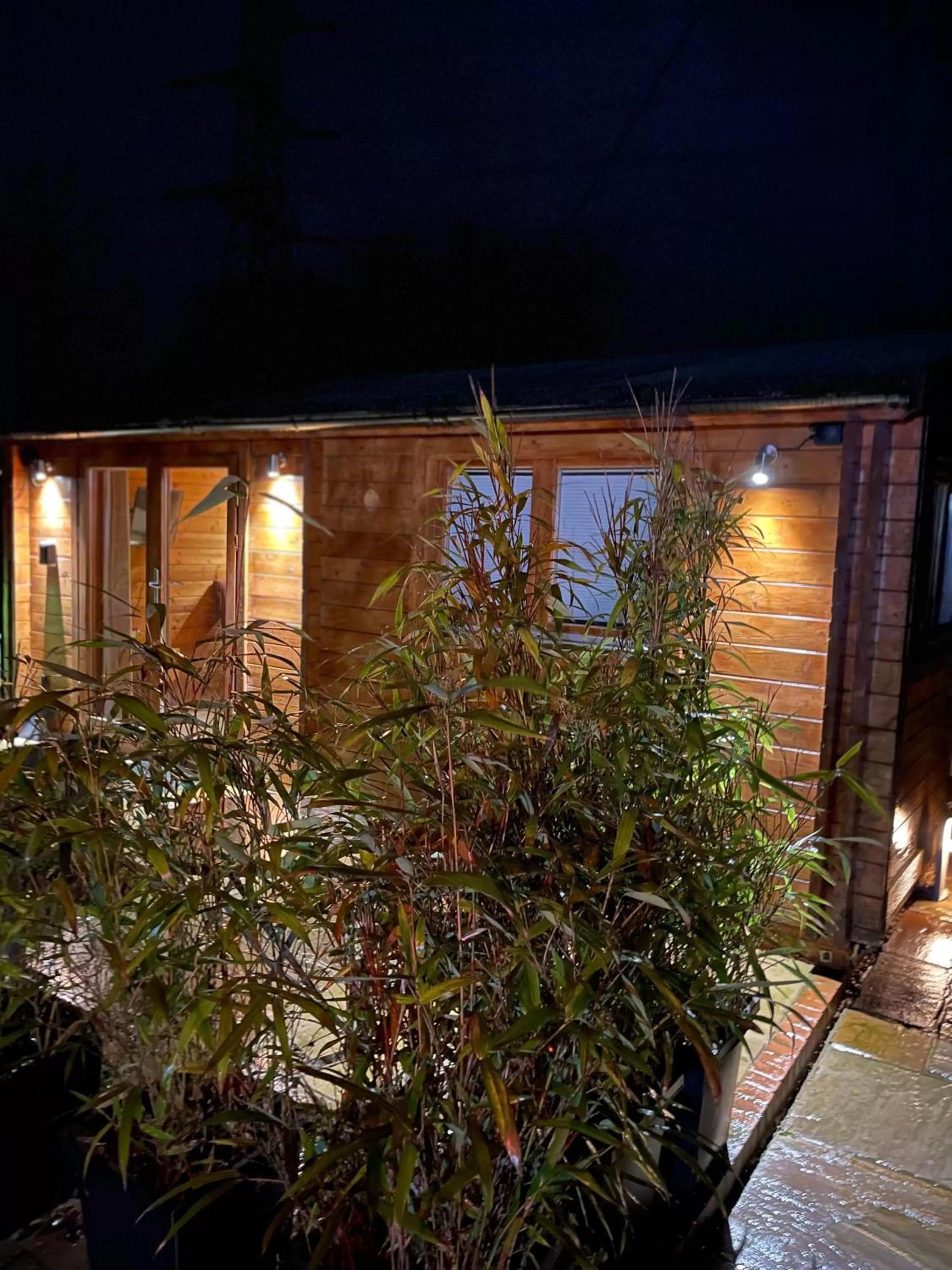 Facade/entrance in West View Lodge