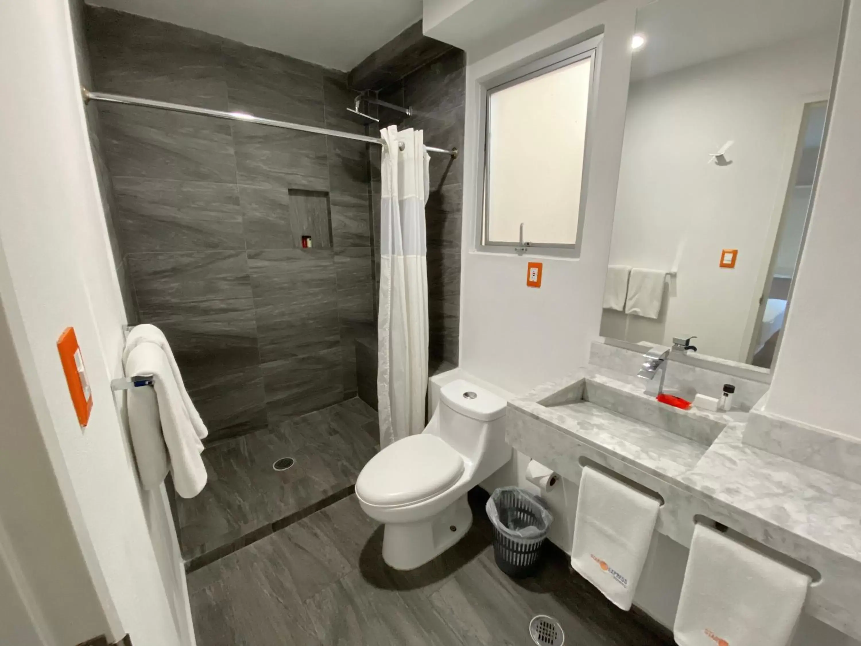 Shower, Bathroom in Hotel Star Express Puebla