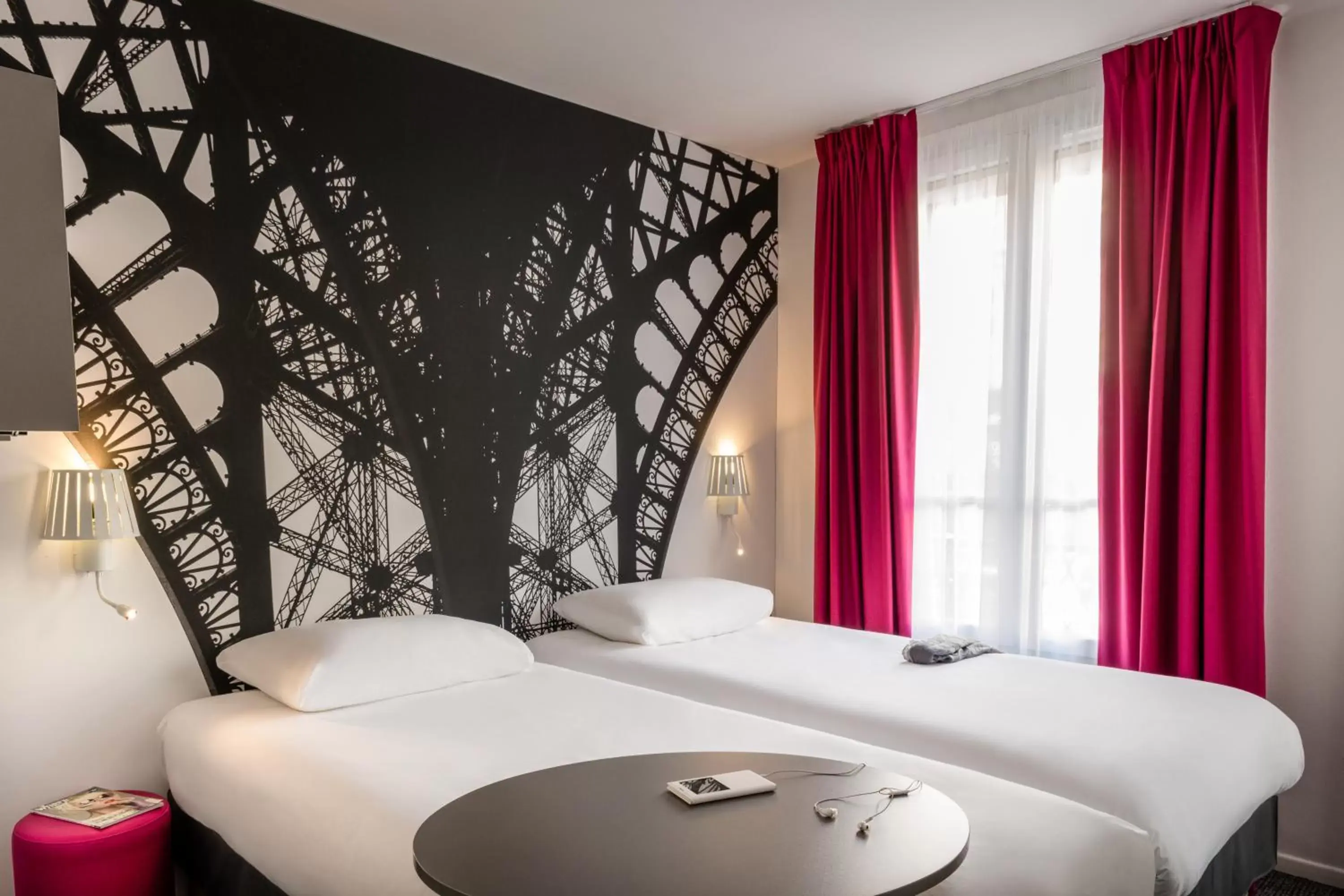 Bed in ibis Styles Paris Eiffel Cambronne