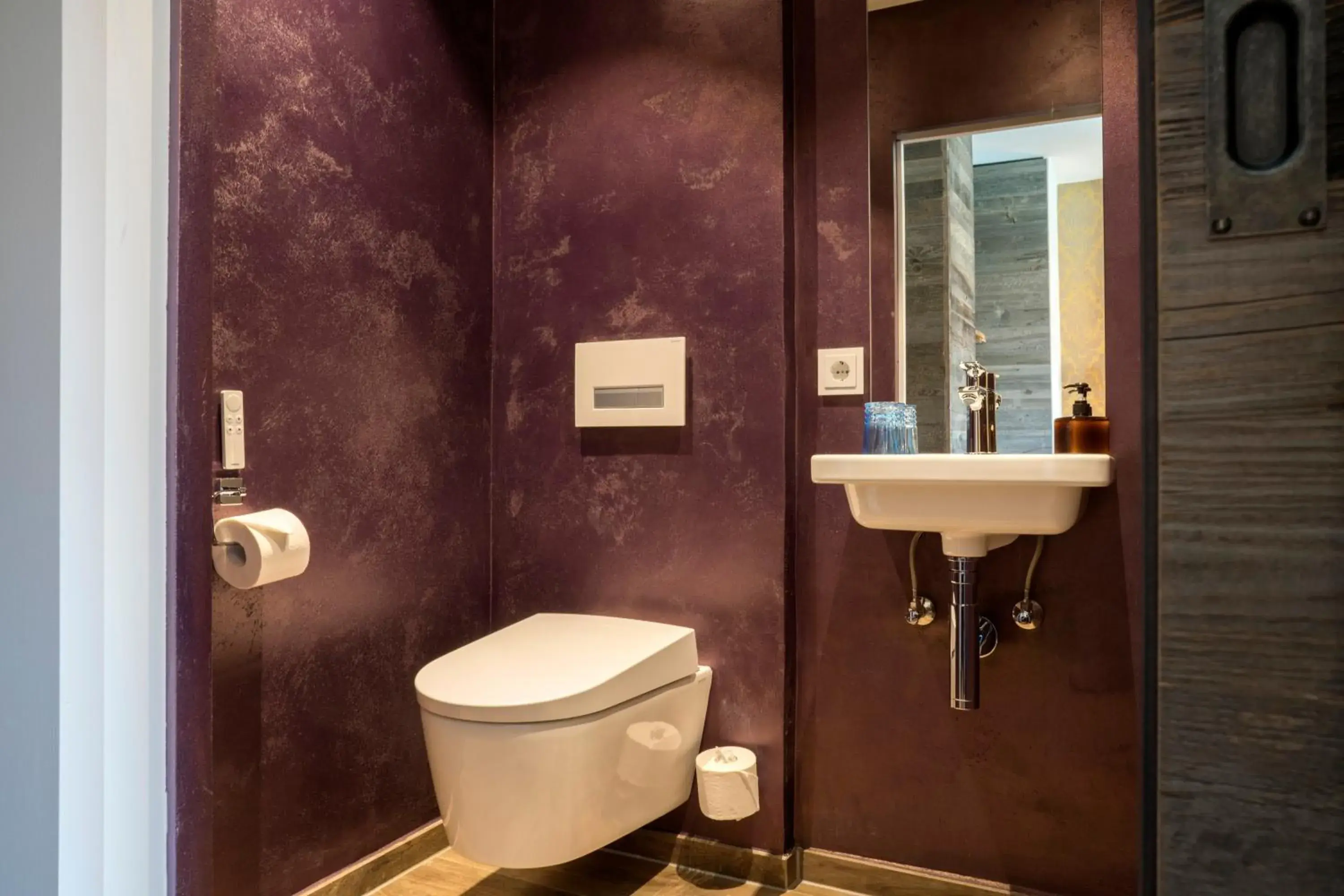 Toilet, Bathroom in Boutique Hotel im Auracher Lochl