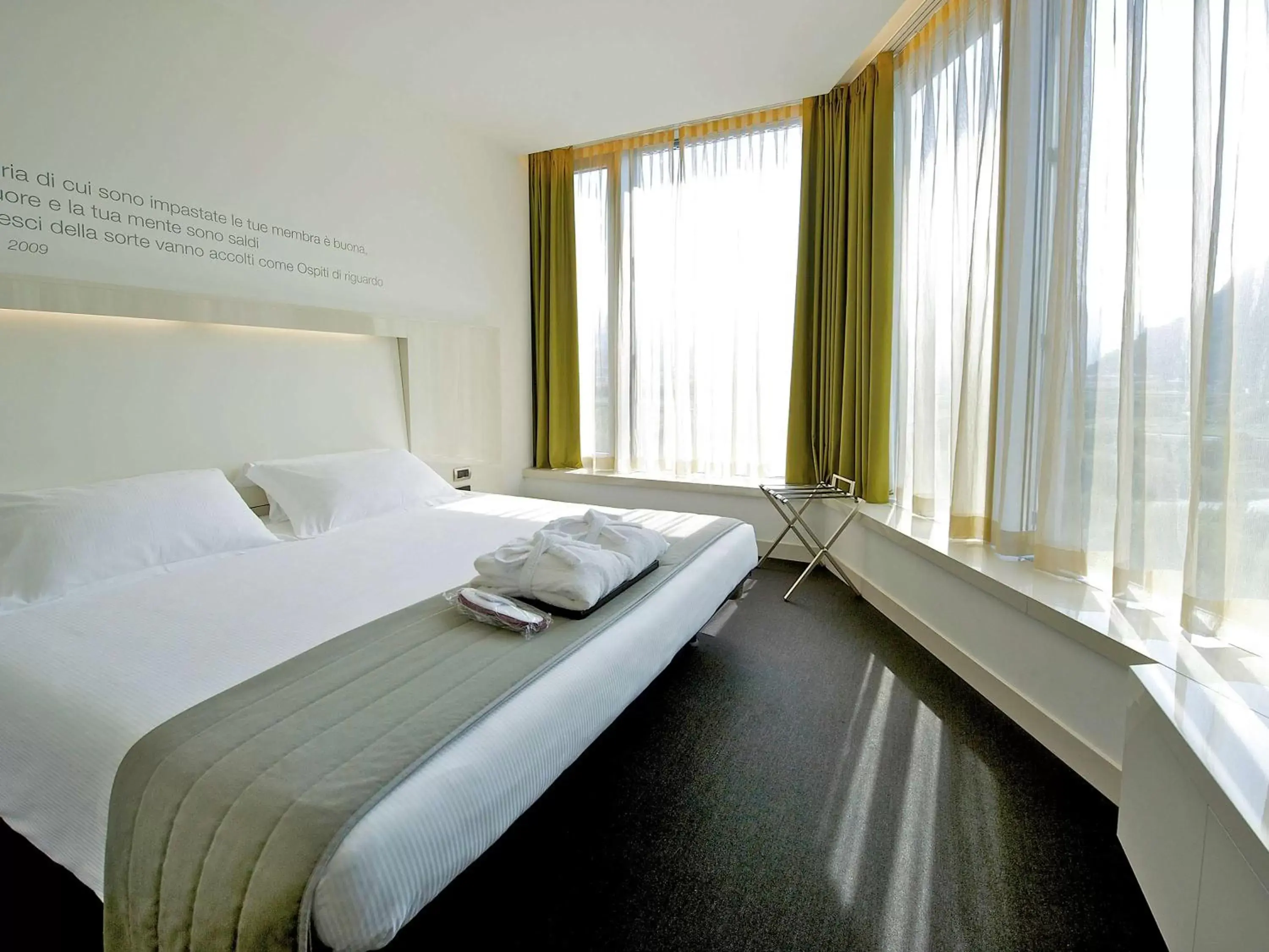 Photo of the whole room, Bed in Mercure Nerocubo Rovereto