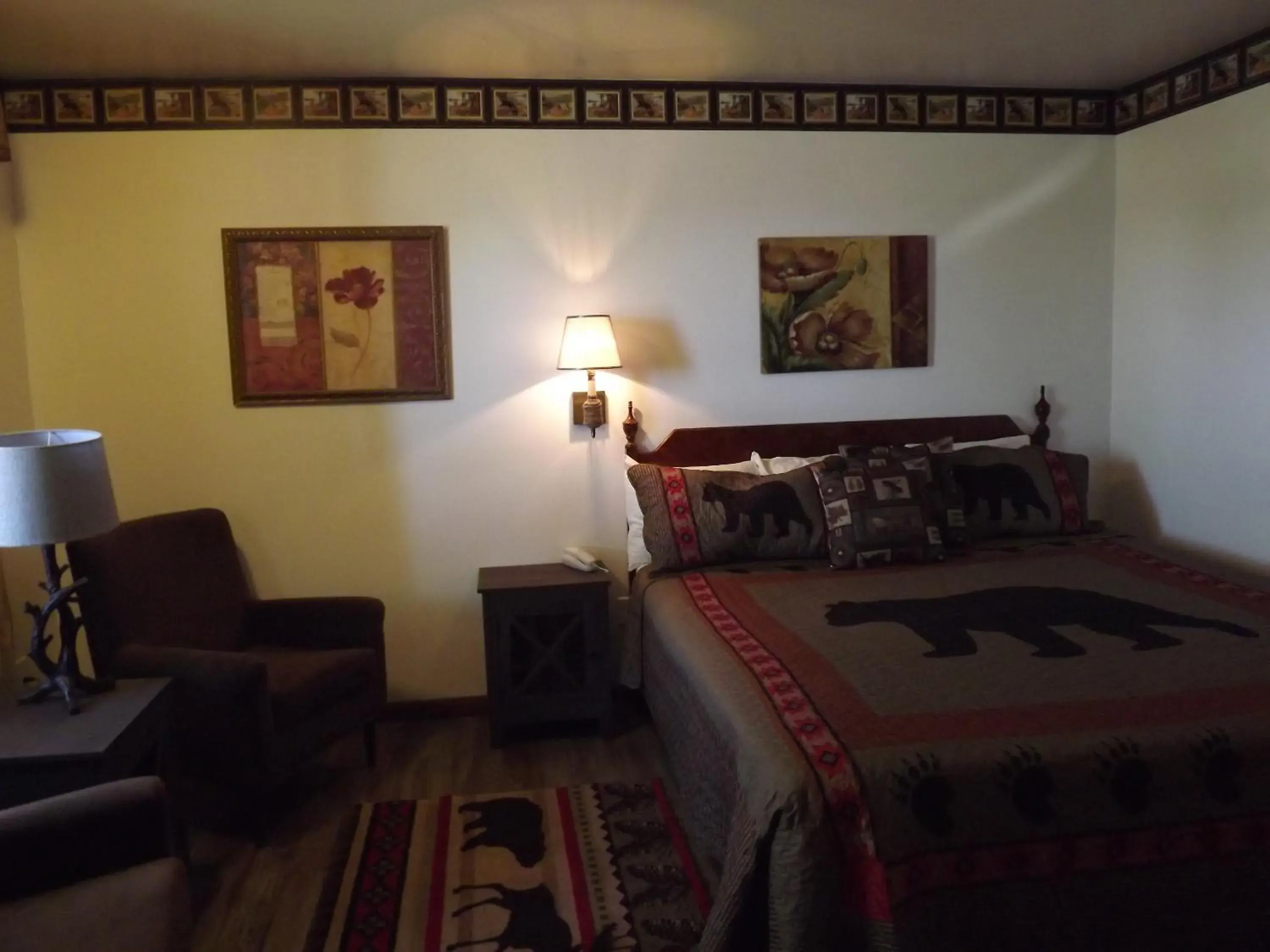 Photo of the whole room, Bed in Crest Country Inn