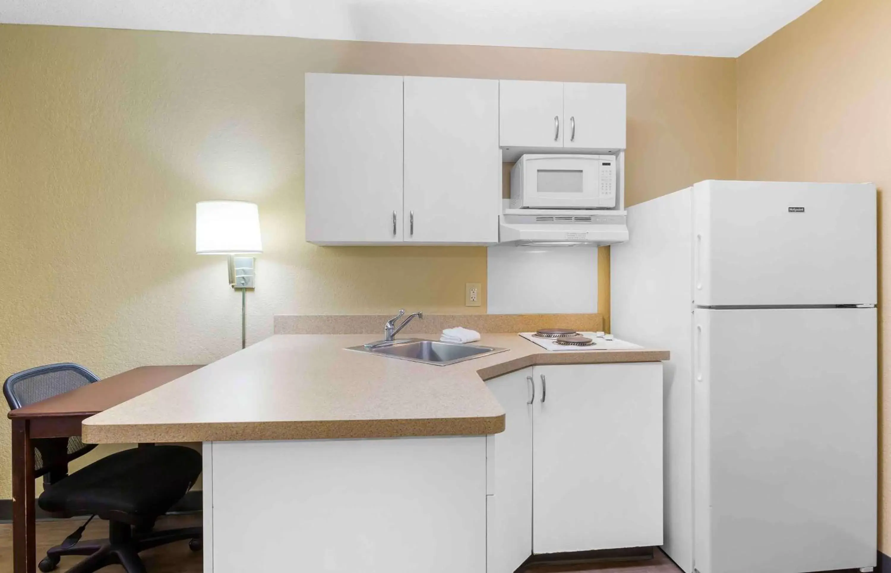 Bedroom, Kitchen/Kitchenette in Extended Stay America Suites - Tucson - Grant Road