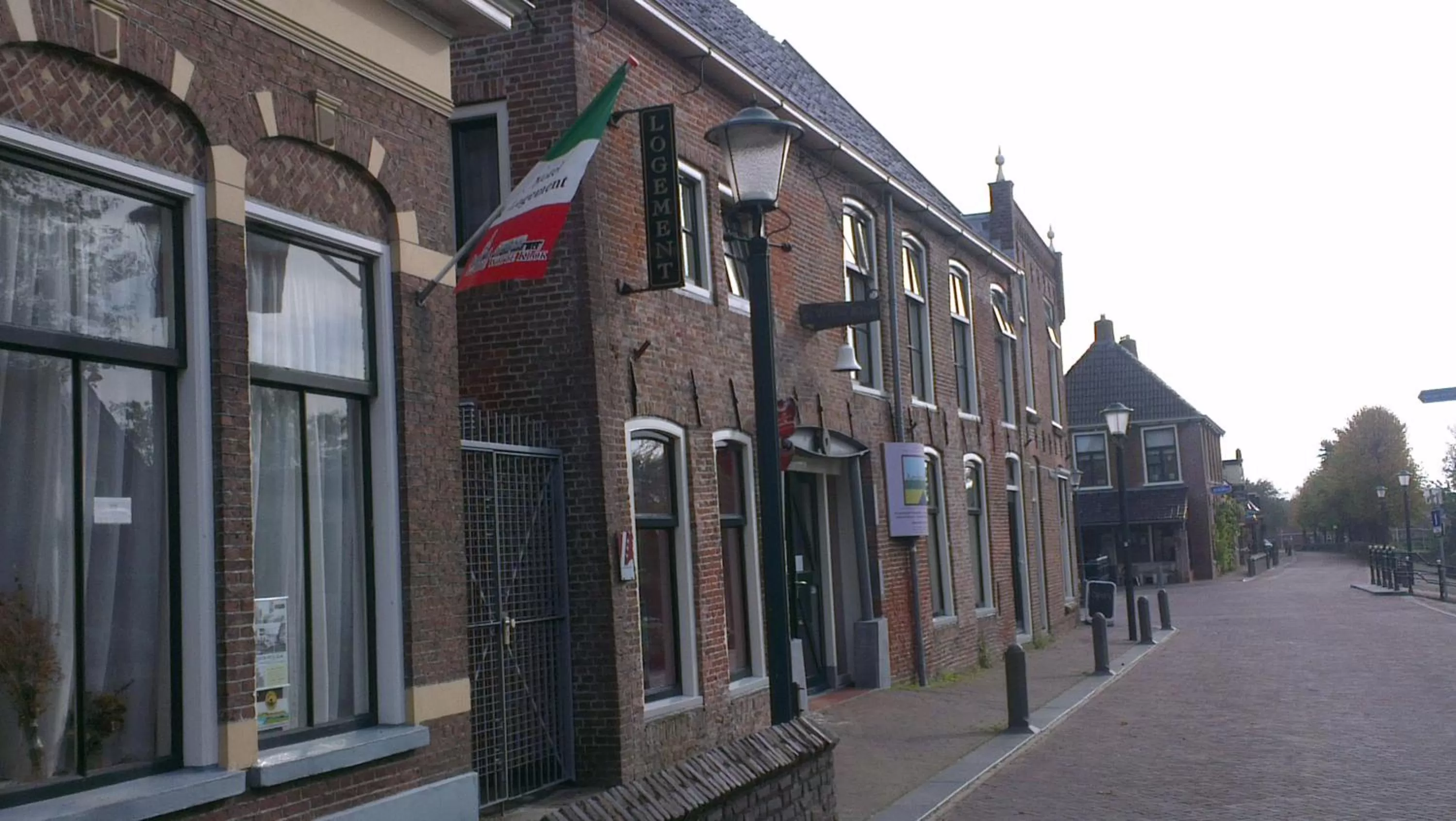 Facade/entrance, Neighborhood in Logement 'De witte klok'