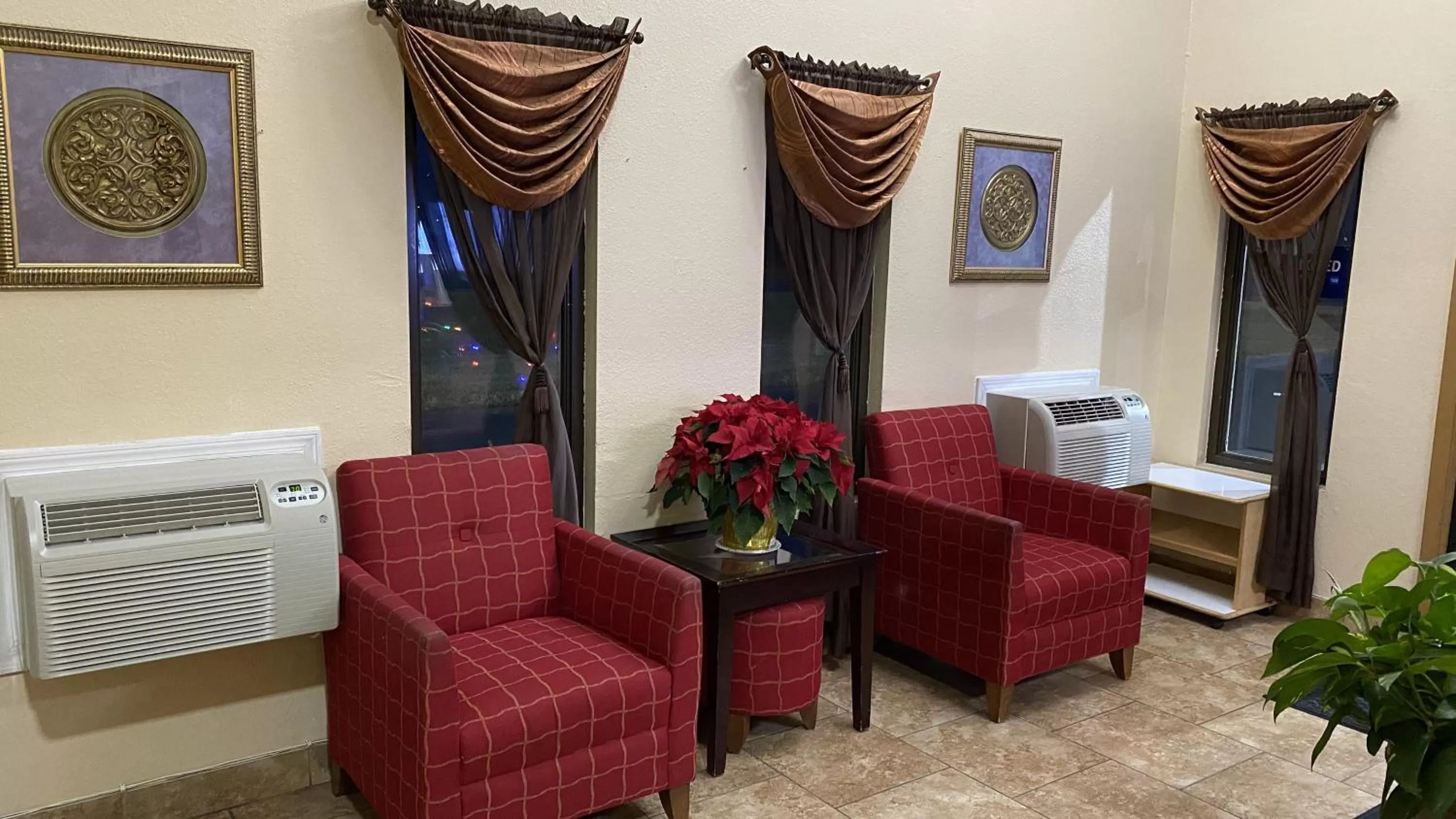 Lobby or reception in Newton Inn In Newton, KS