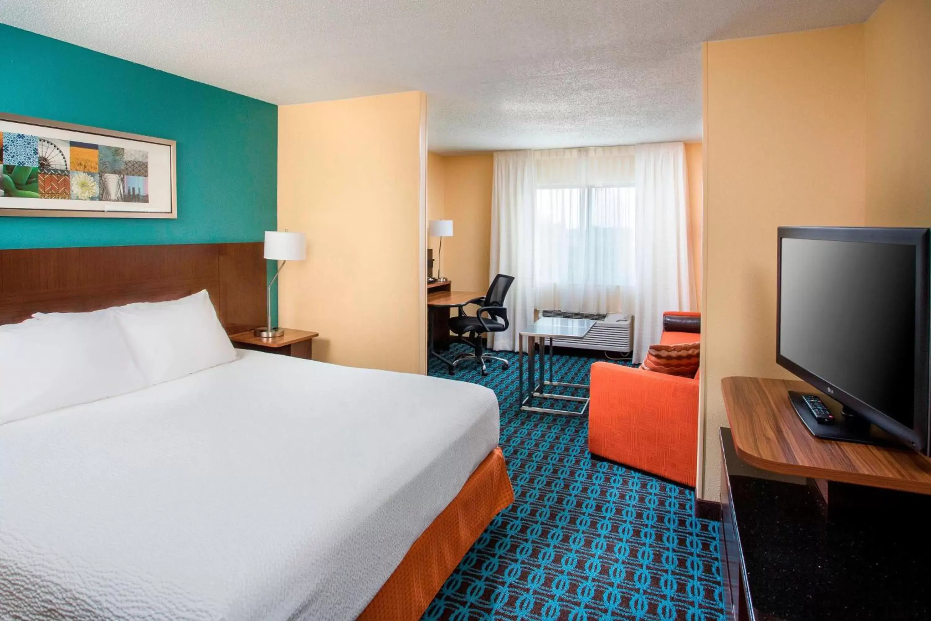 Photo of the whole room, Bed in Fairfield Inn & Suites Chicago Tinley Park