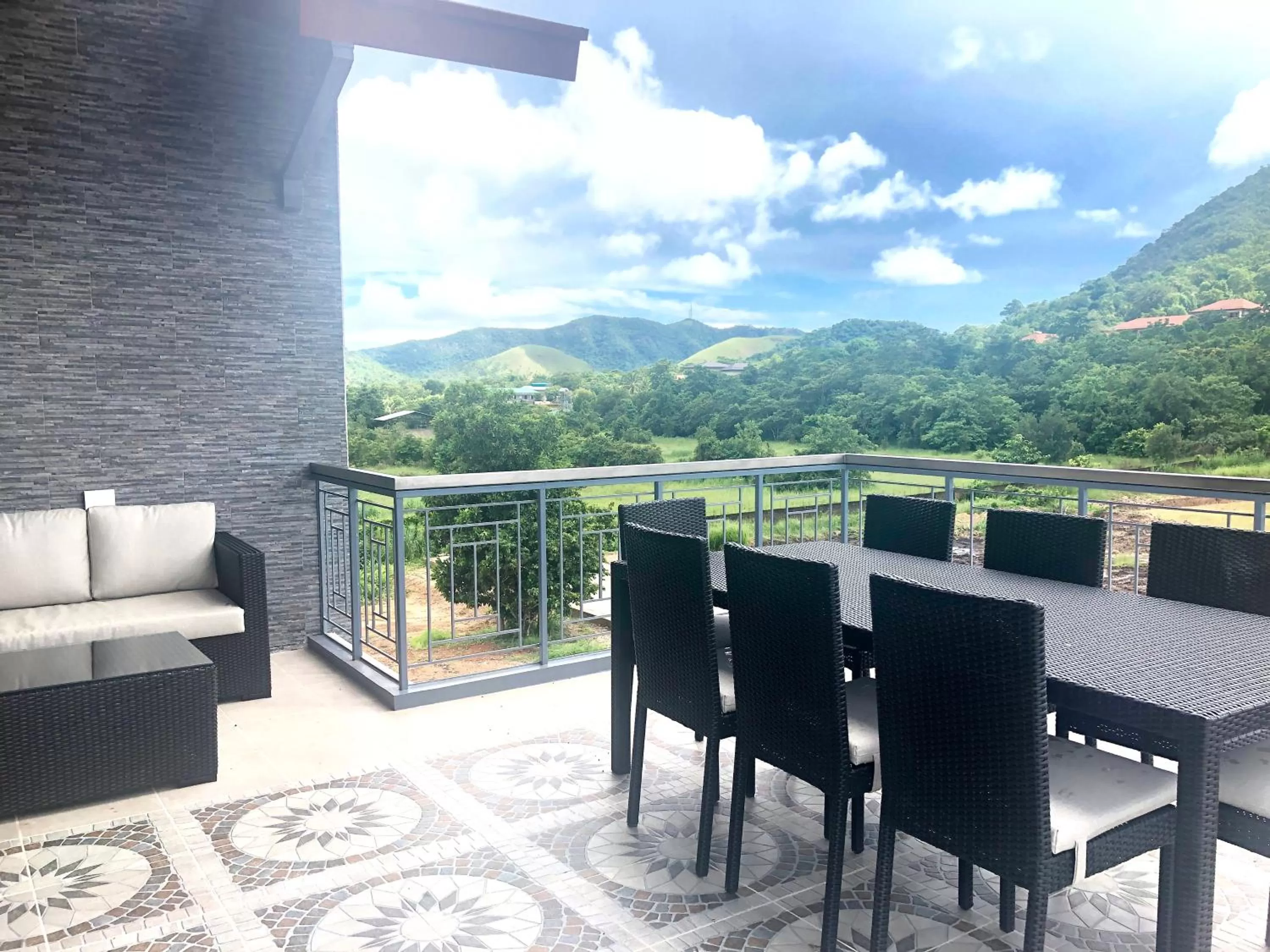 Restaurant/places to eat in Bella Villa Coron