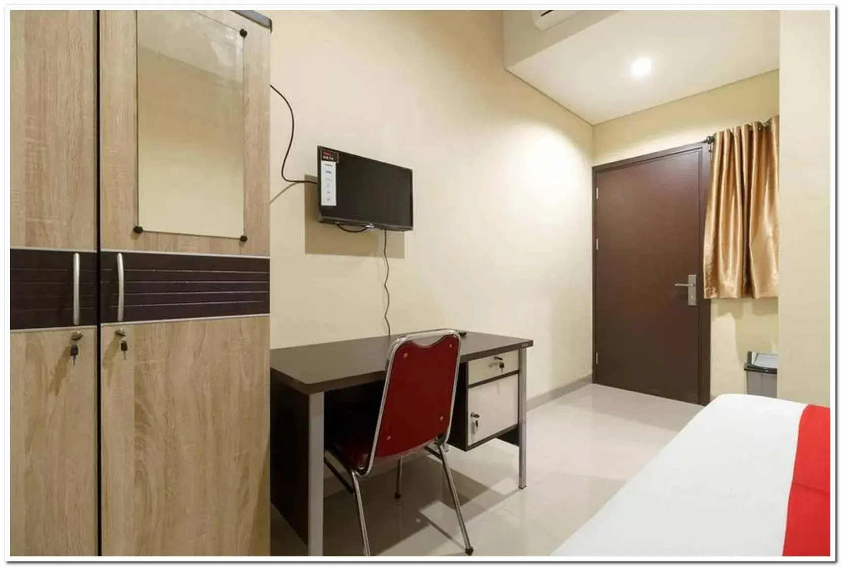 Bedroom in KoolKost At Karang Tengah Tangerang Bedroom in KoolKost At Karang Tengah Tangerang