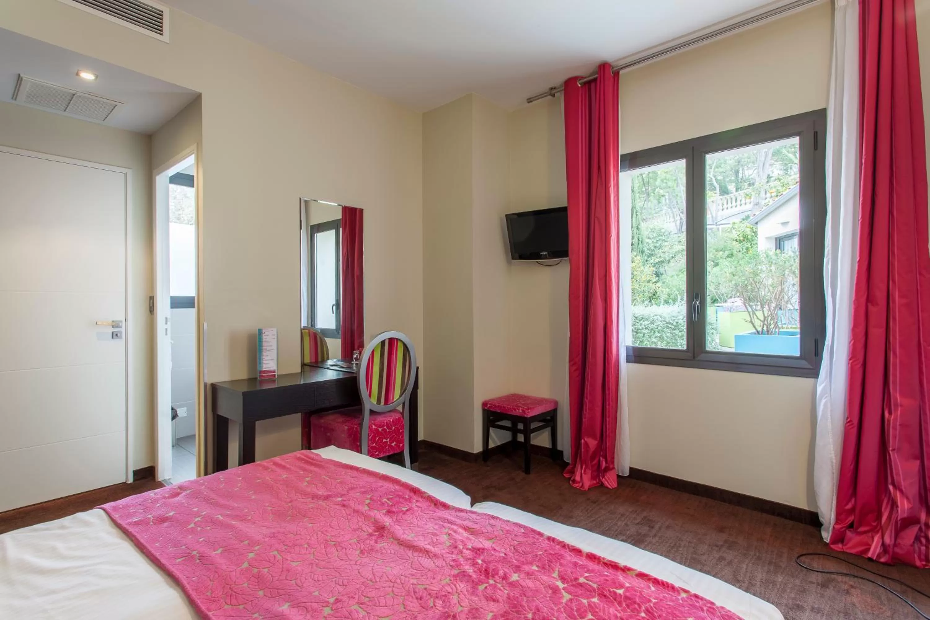 Bed in Hôtel Baptistin